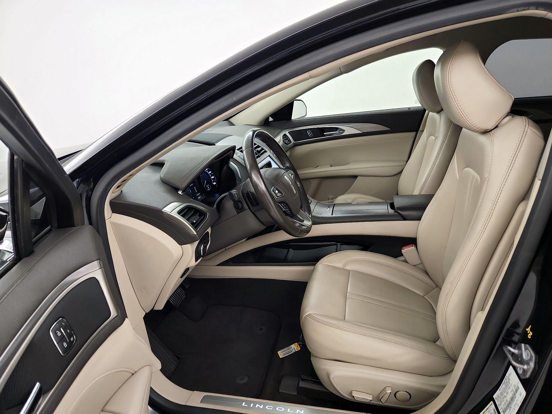 Thumbnail: 2020 Lincoln MKZ - 11