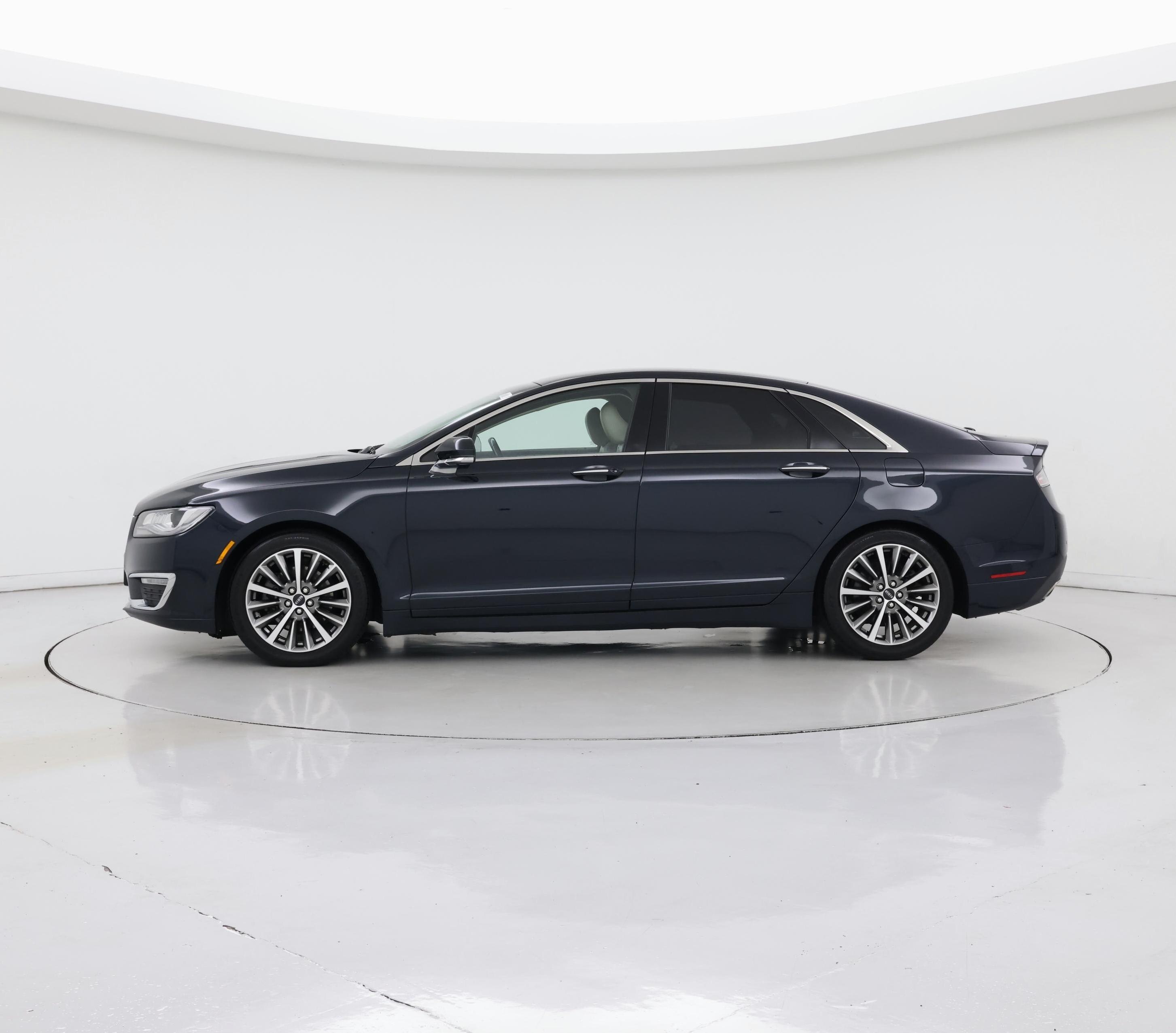 Thumbnail: 2020 Lincoln MKZ - 3
