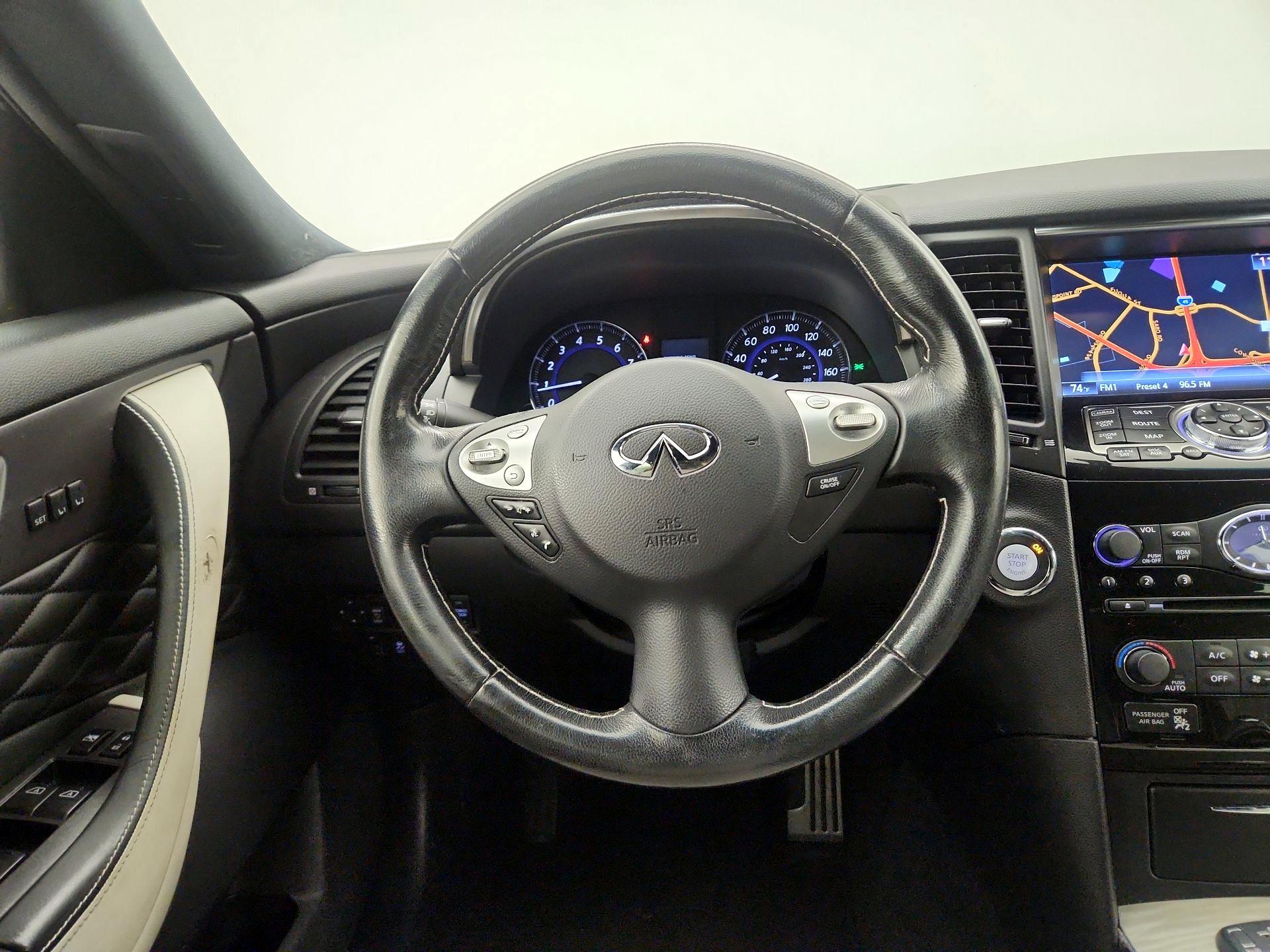 Thumbnail: 2017 INFINITI QX70 - 10