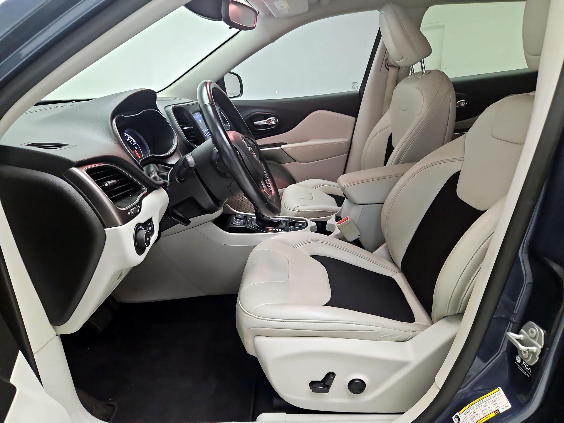 Thumbnail: 2021 Jeep Cherokee - 11