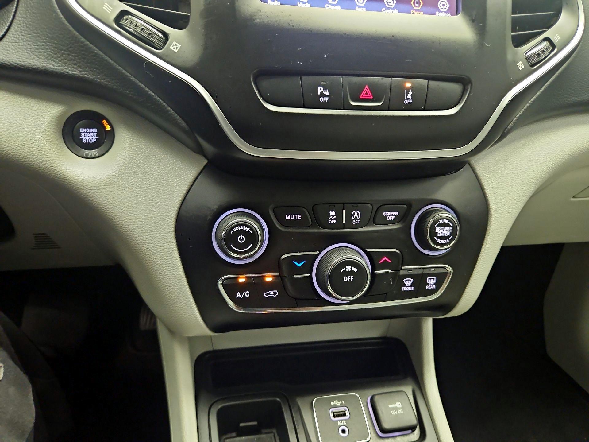 Thumbnail: 2021 Jeep Cherokee - 15