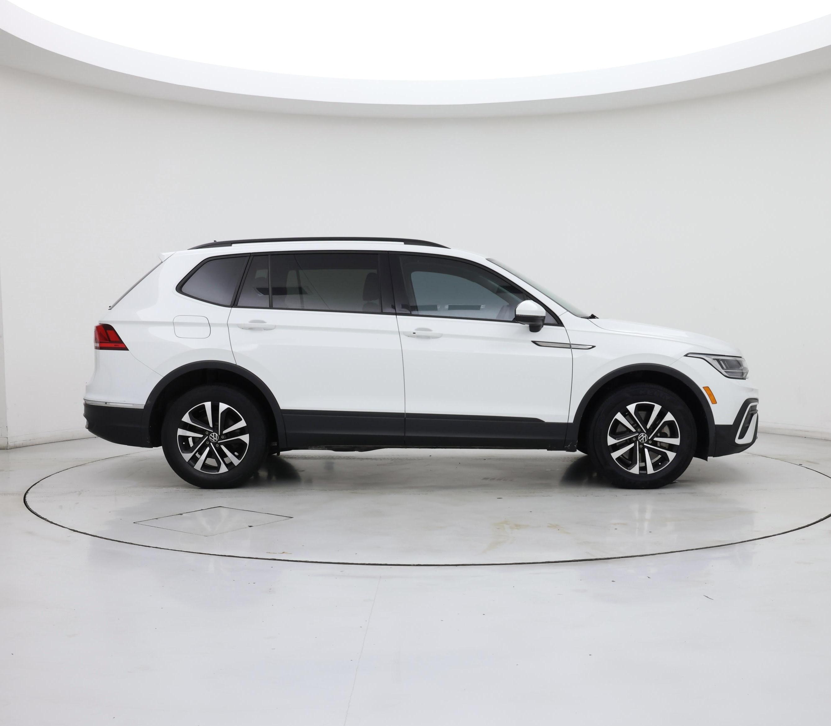 Thumbnail: 2022 Volkswagen Tiguan - 7