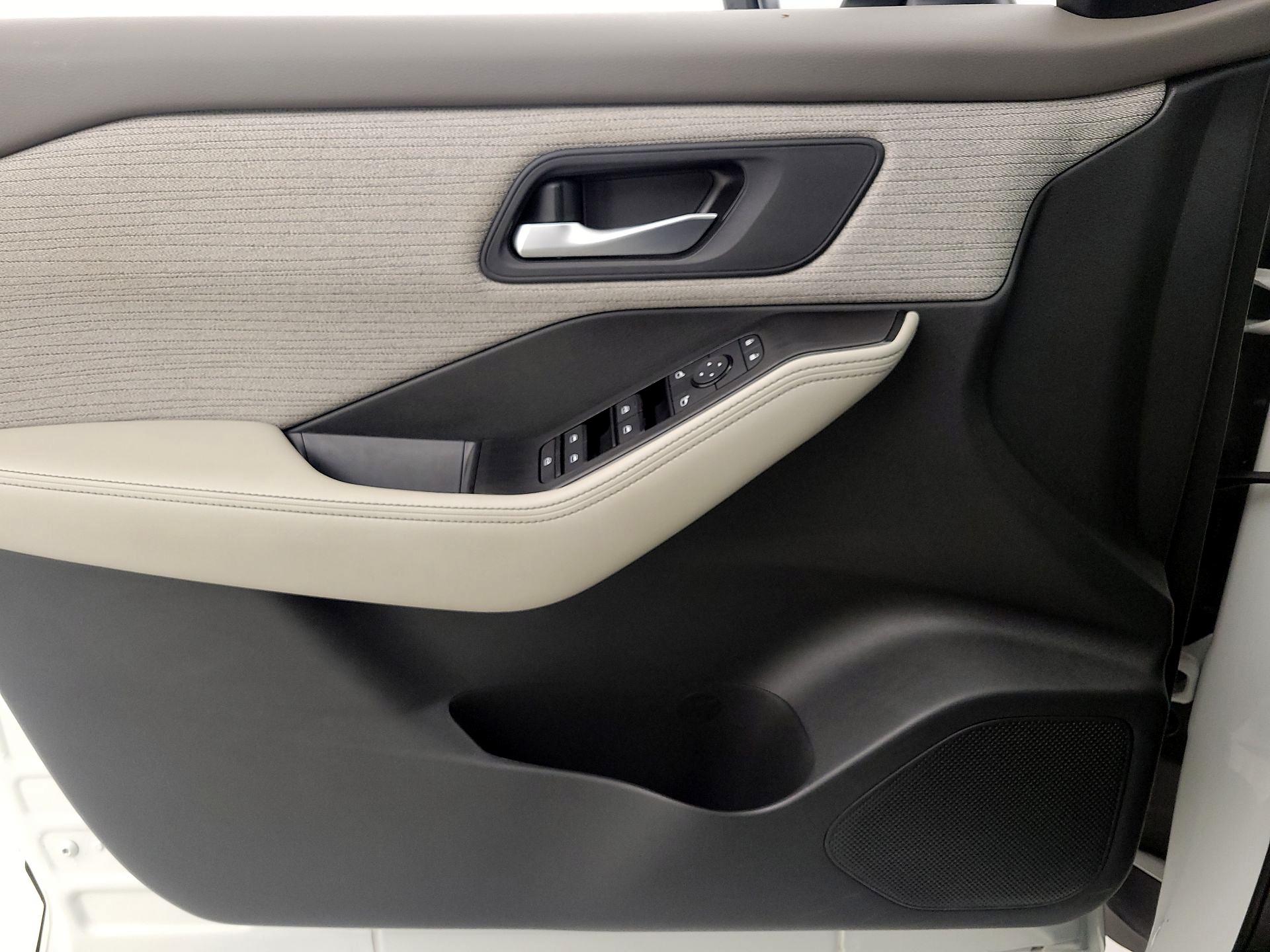 Thumbnail: 2022 Nissan Rogue - 12