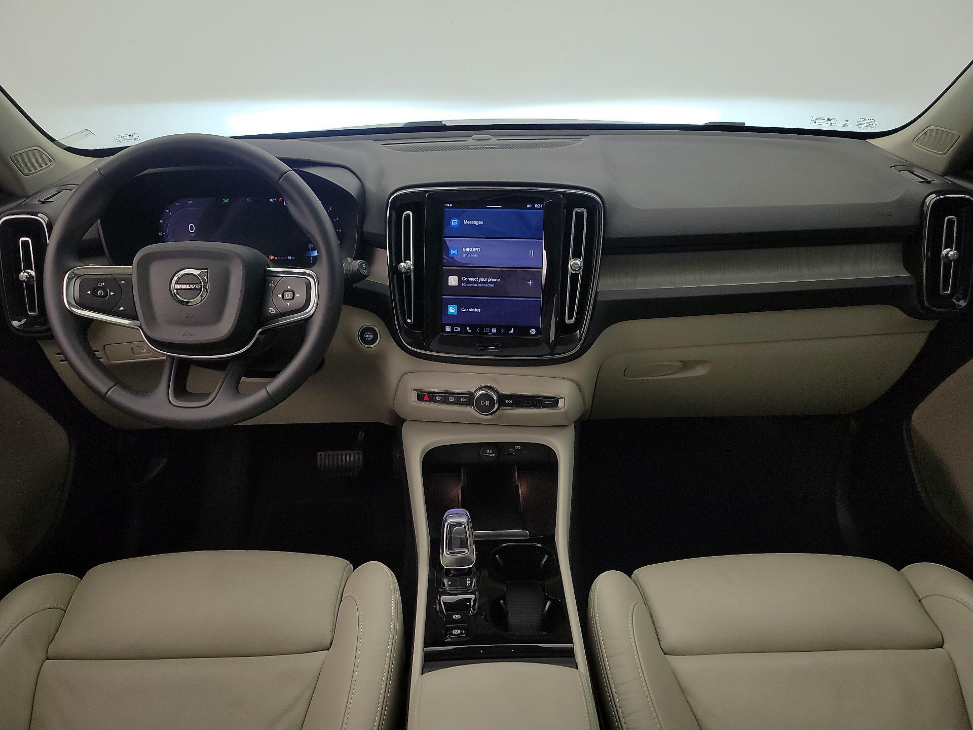 Thumbnail: 2023 Volvo XC40 - 9