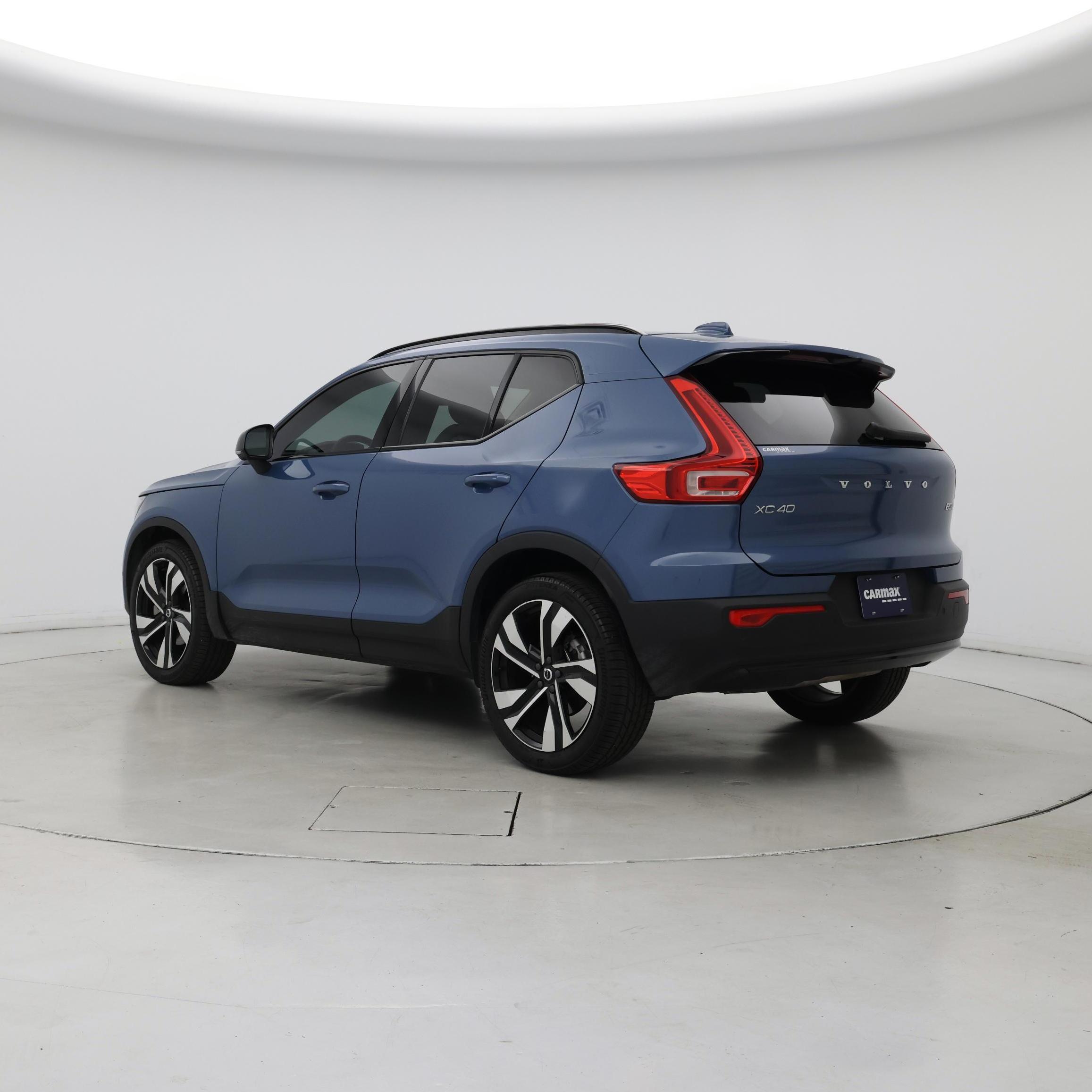 Thumbnail: 2023 Volvo XC40 - 2