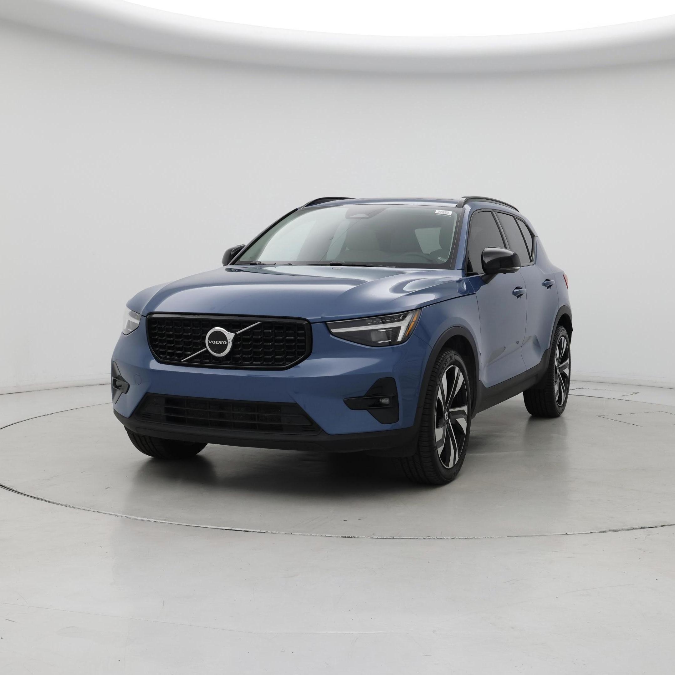 Thumbnail: 2023 Volvo XC40 - 4