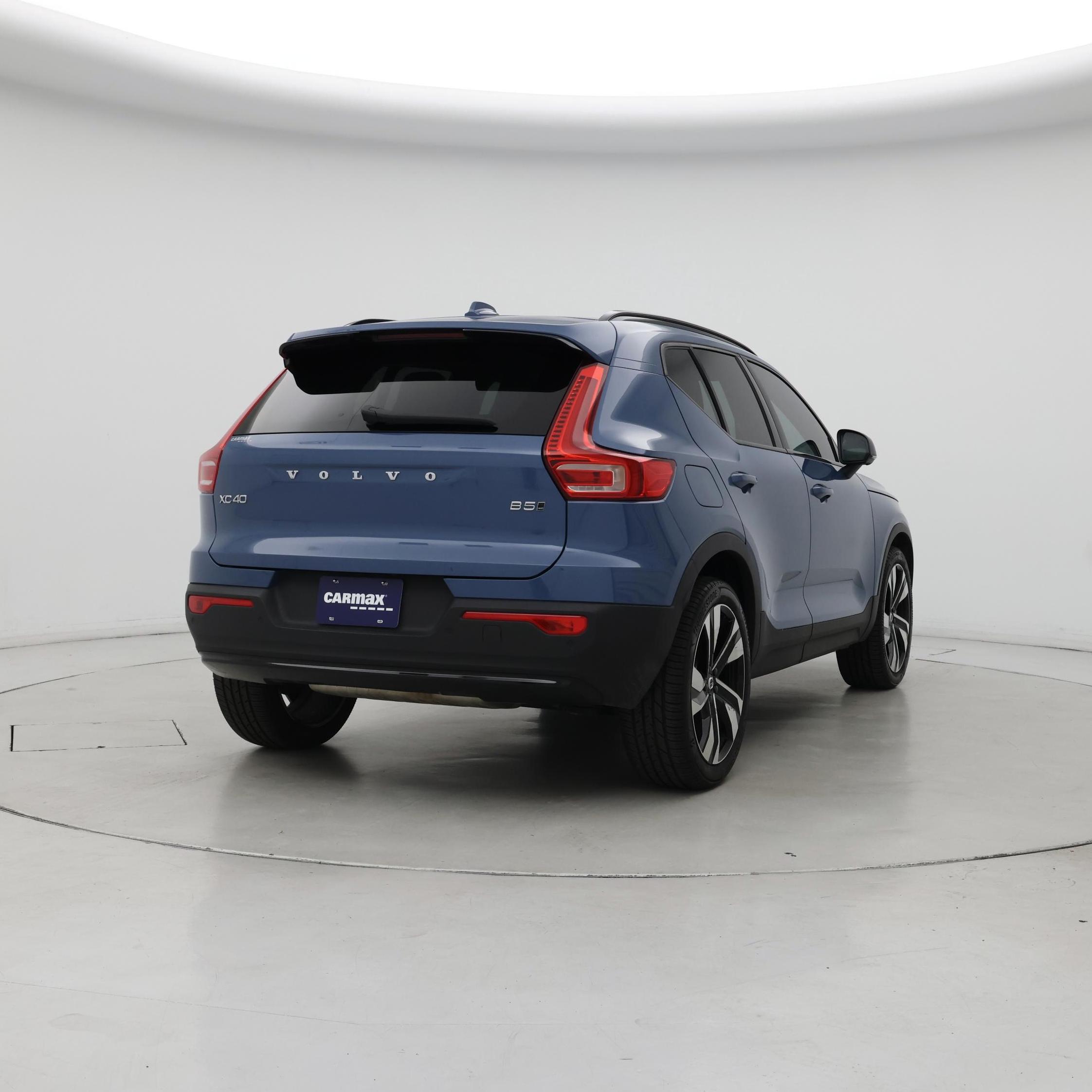 Thumbnail: 2023 Volvo XC40 - 8