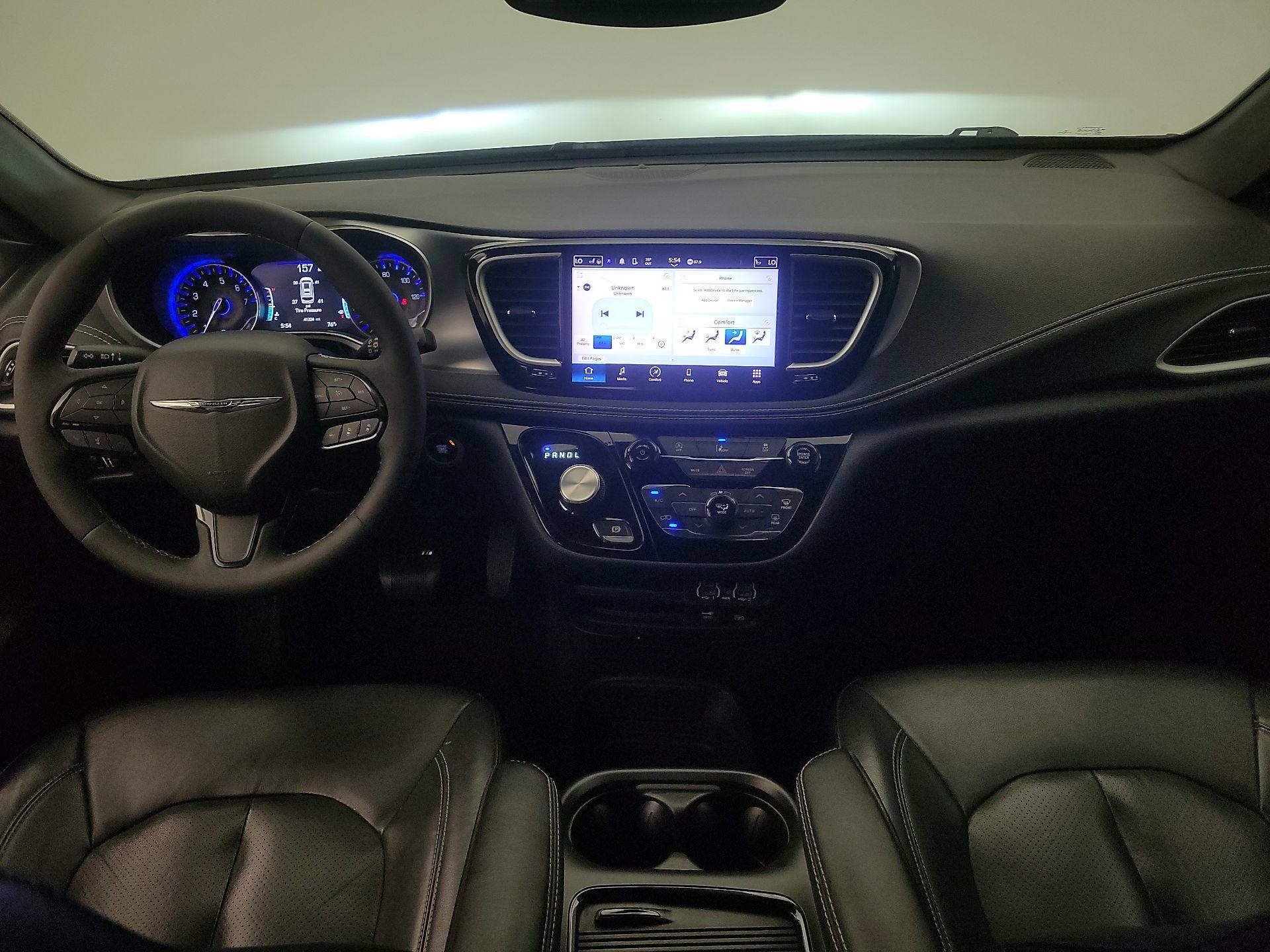 Thumbnail: 2022 Chrysler Pacifica - 9