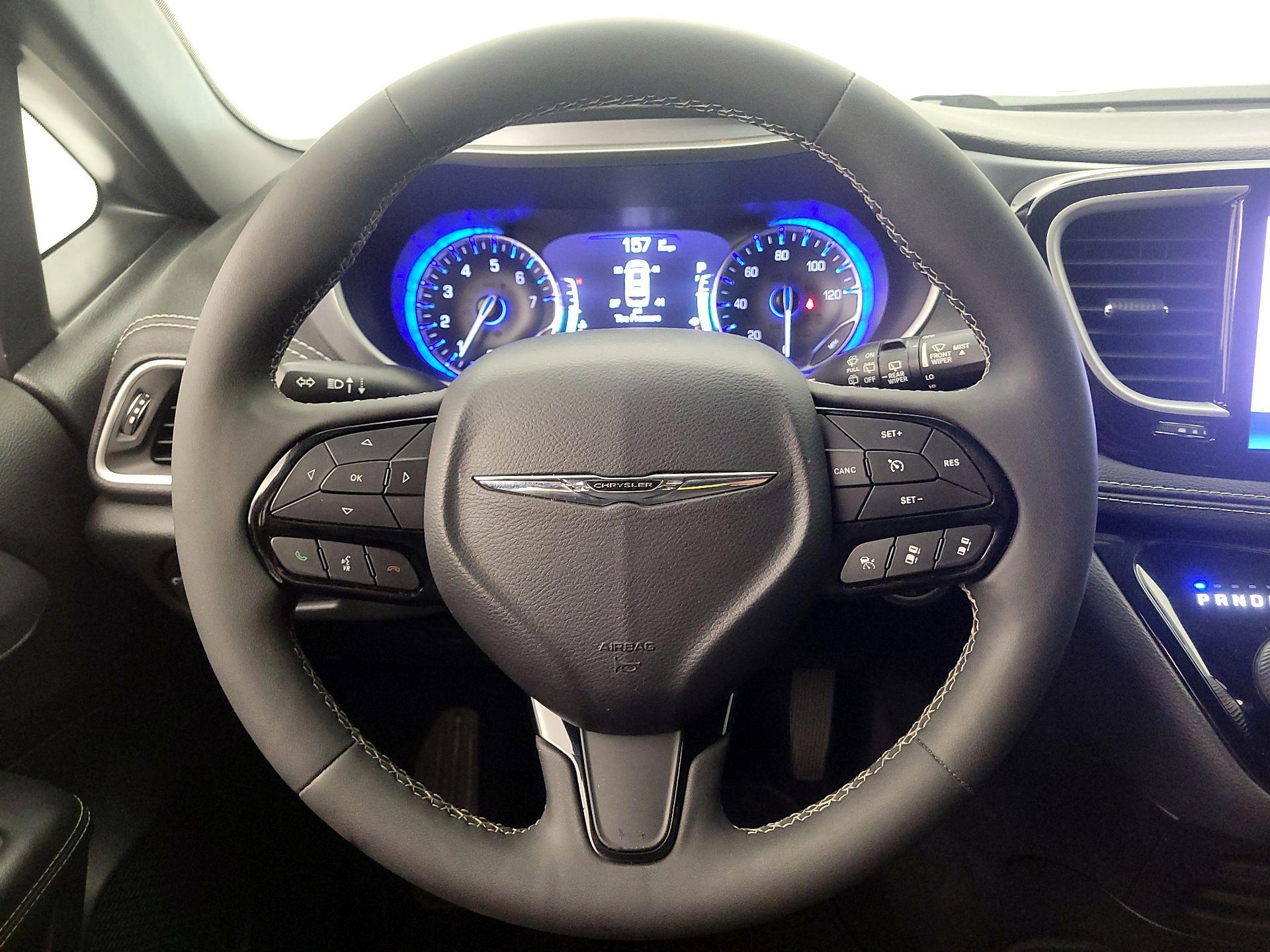 Thumbnail: 2022 Chrysler Pacifica - 10