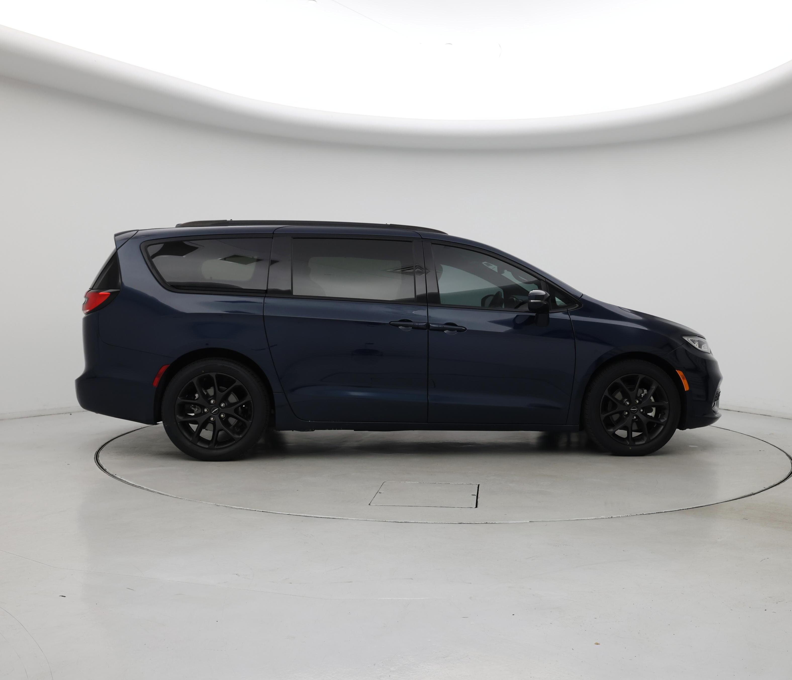 Thumbnail: 2022 Chrysler Pacifica - 7