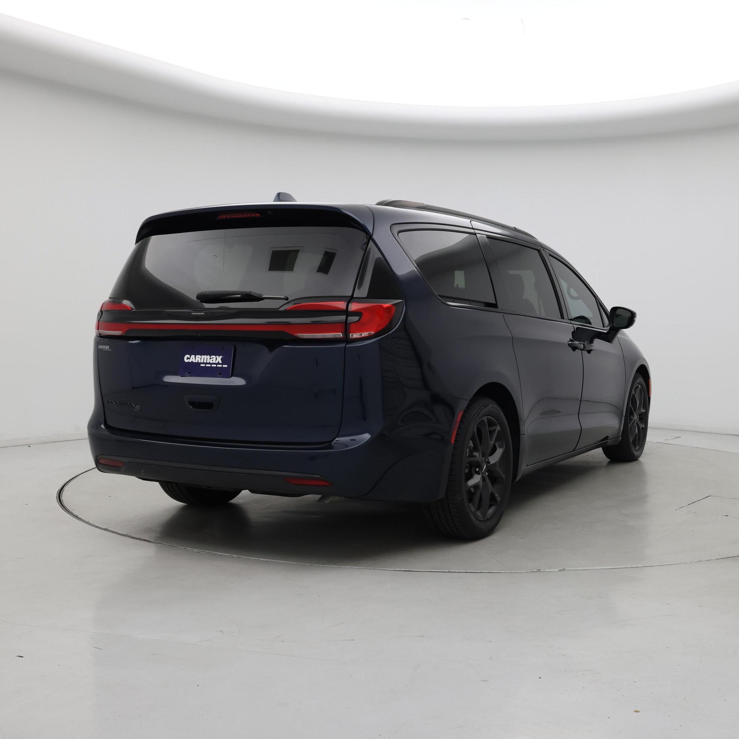 Thumbnail: 2022 Chrysler Pacifica - 8
