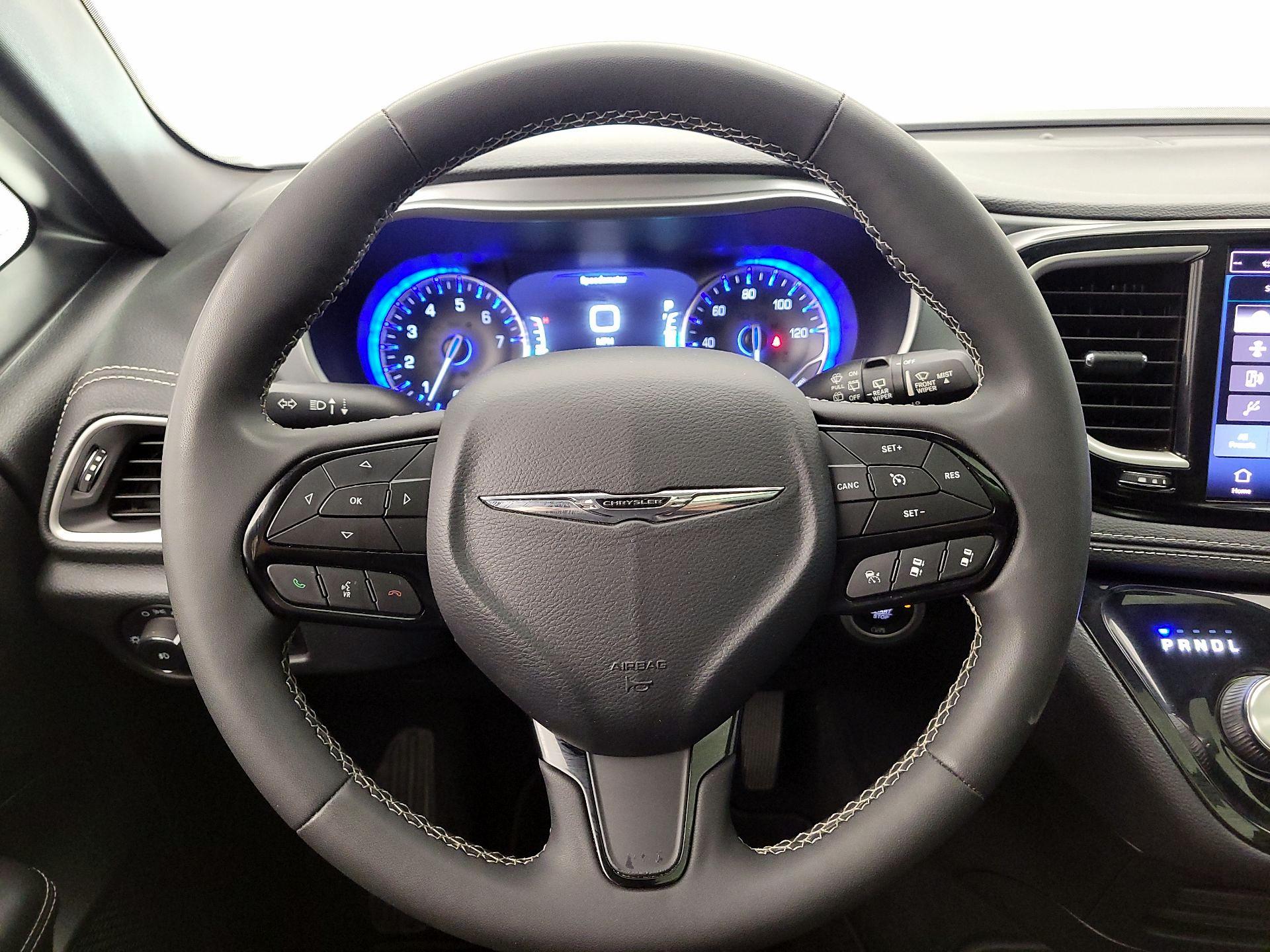 Thumbnail: 2022 Chrysler Pacifica - 10