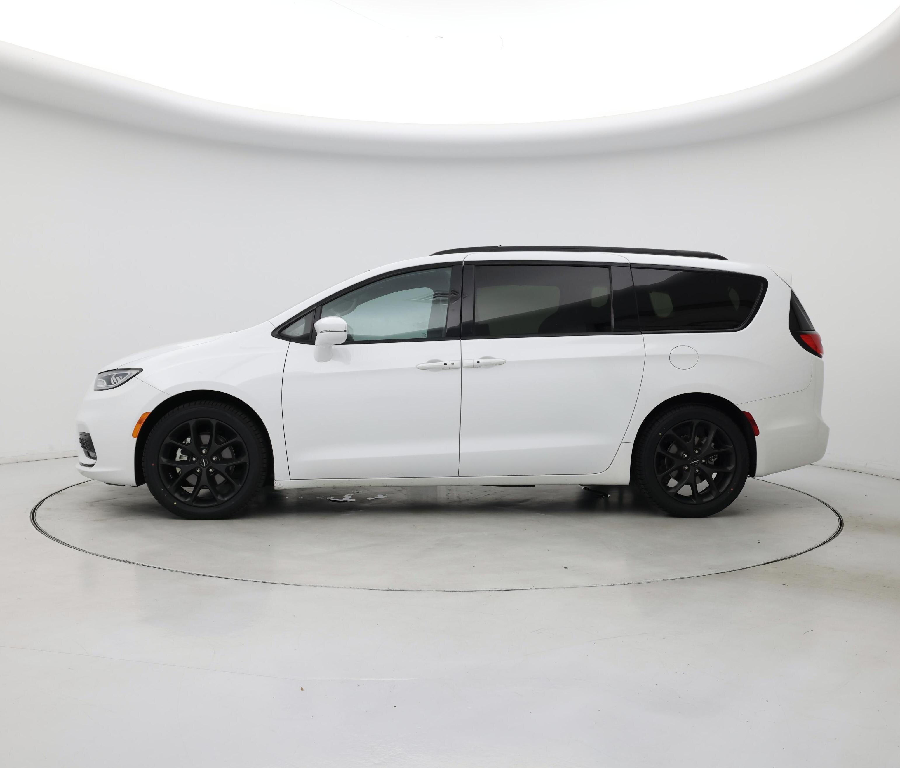Thumbnail: 2022 Chrysler Pacifica - 3