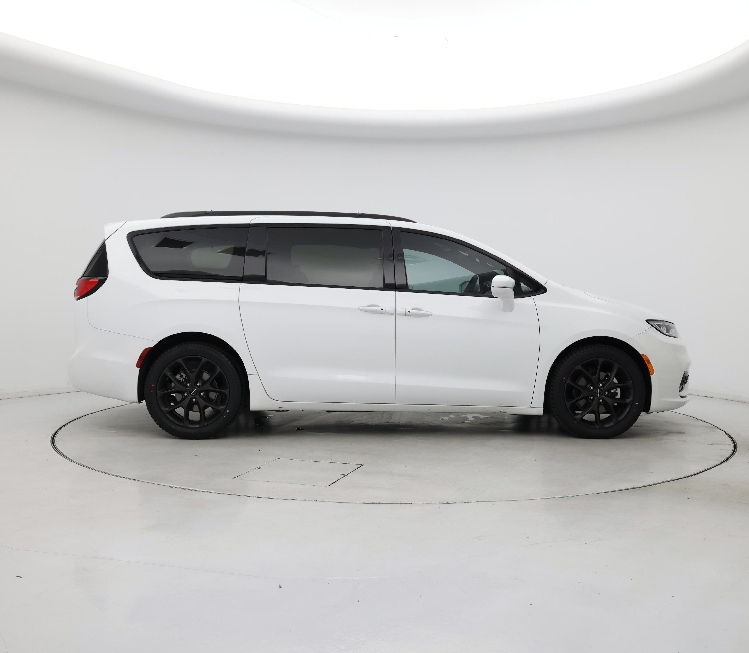 Thumbnail: 2022 Chrysler Pacifica - 7