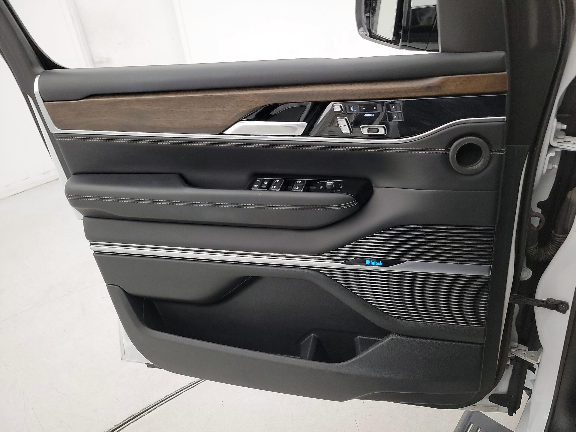 Thumbnail: 2022 Jeep Grand Wagoneer - 12