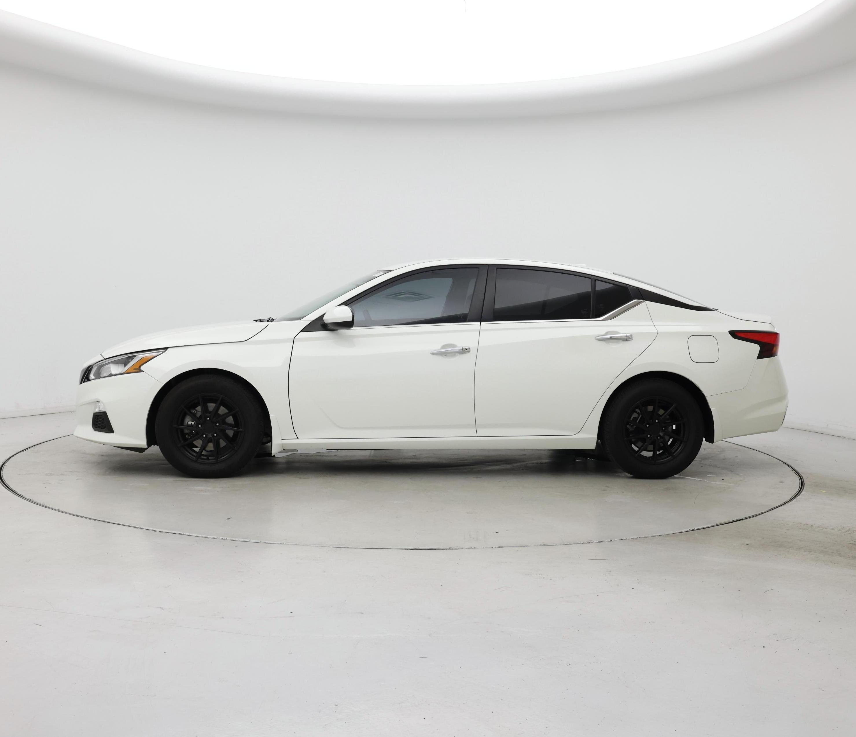 Thumbnail: 2020 Nissan Altima - 3
