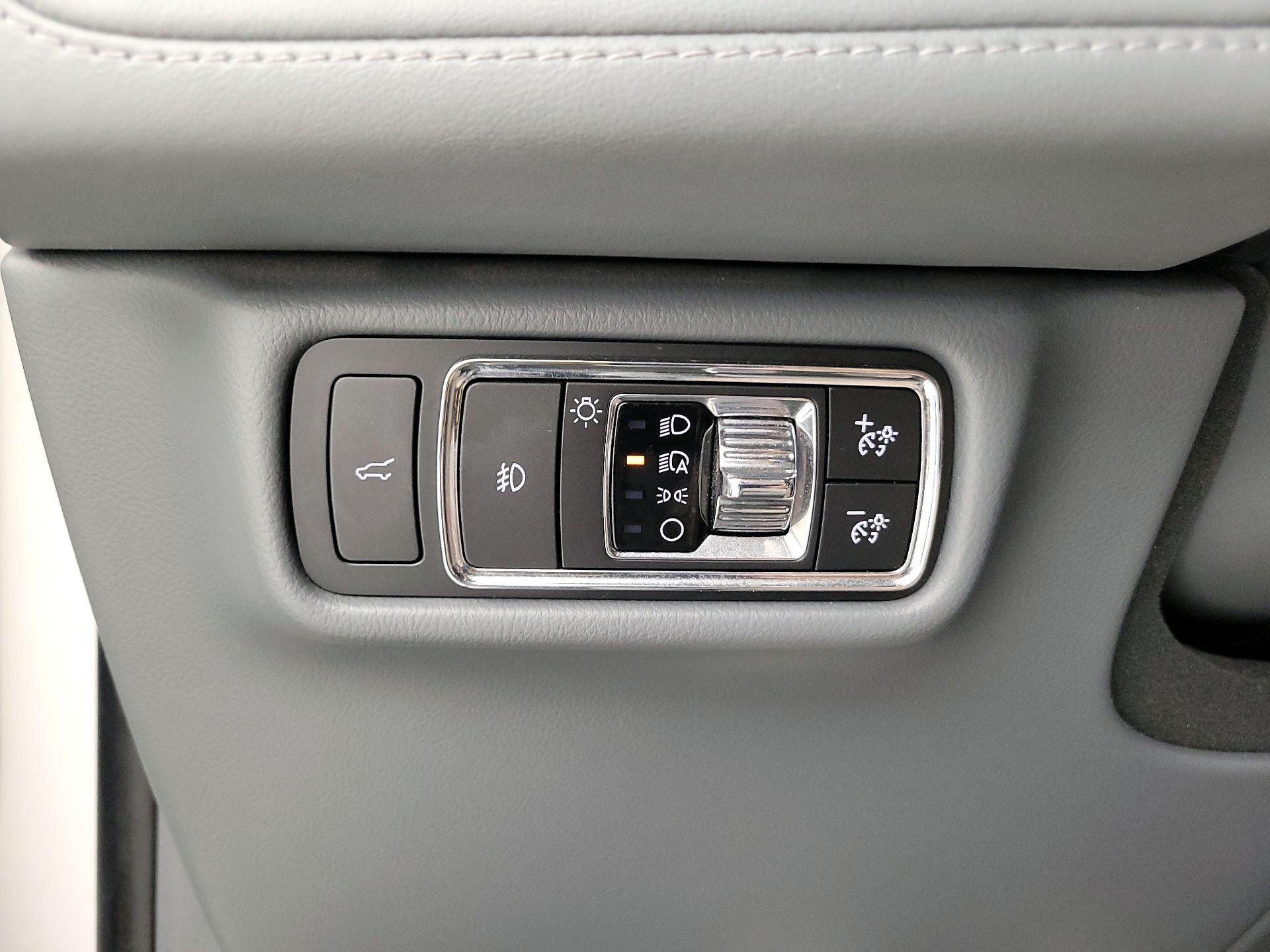 Thumbnail: 2020 Lincoln Aviator - 13