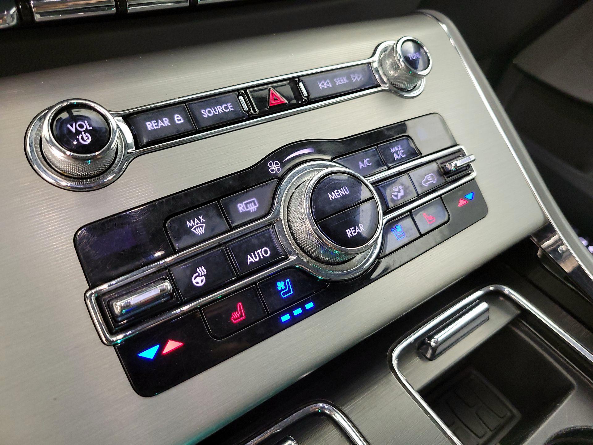 Thumbnail: 2020 Lincoln Aviator - 17