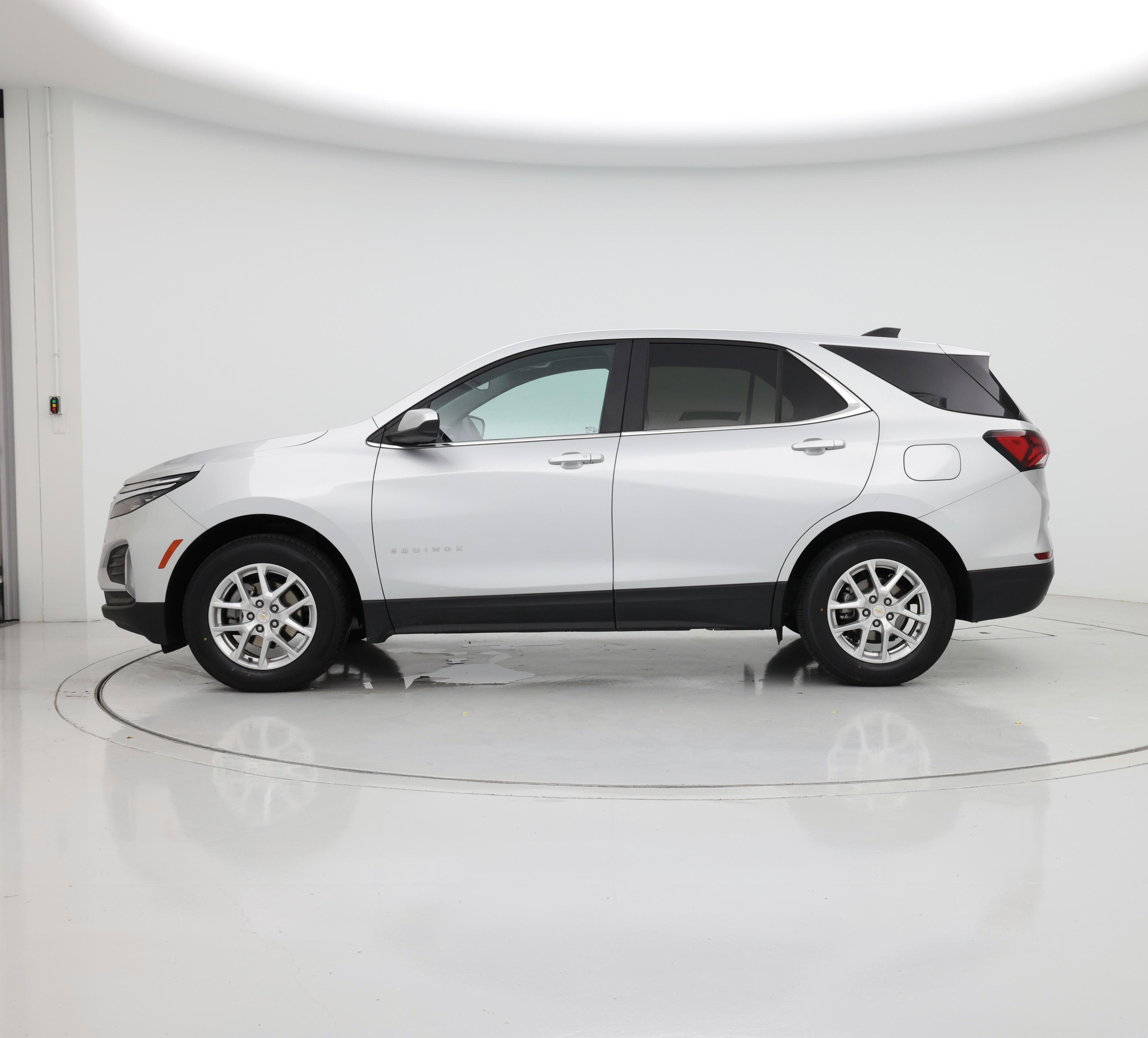 Thumbnail: 2022 Chevrolet Equinox - 3
