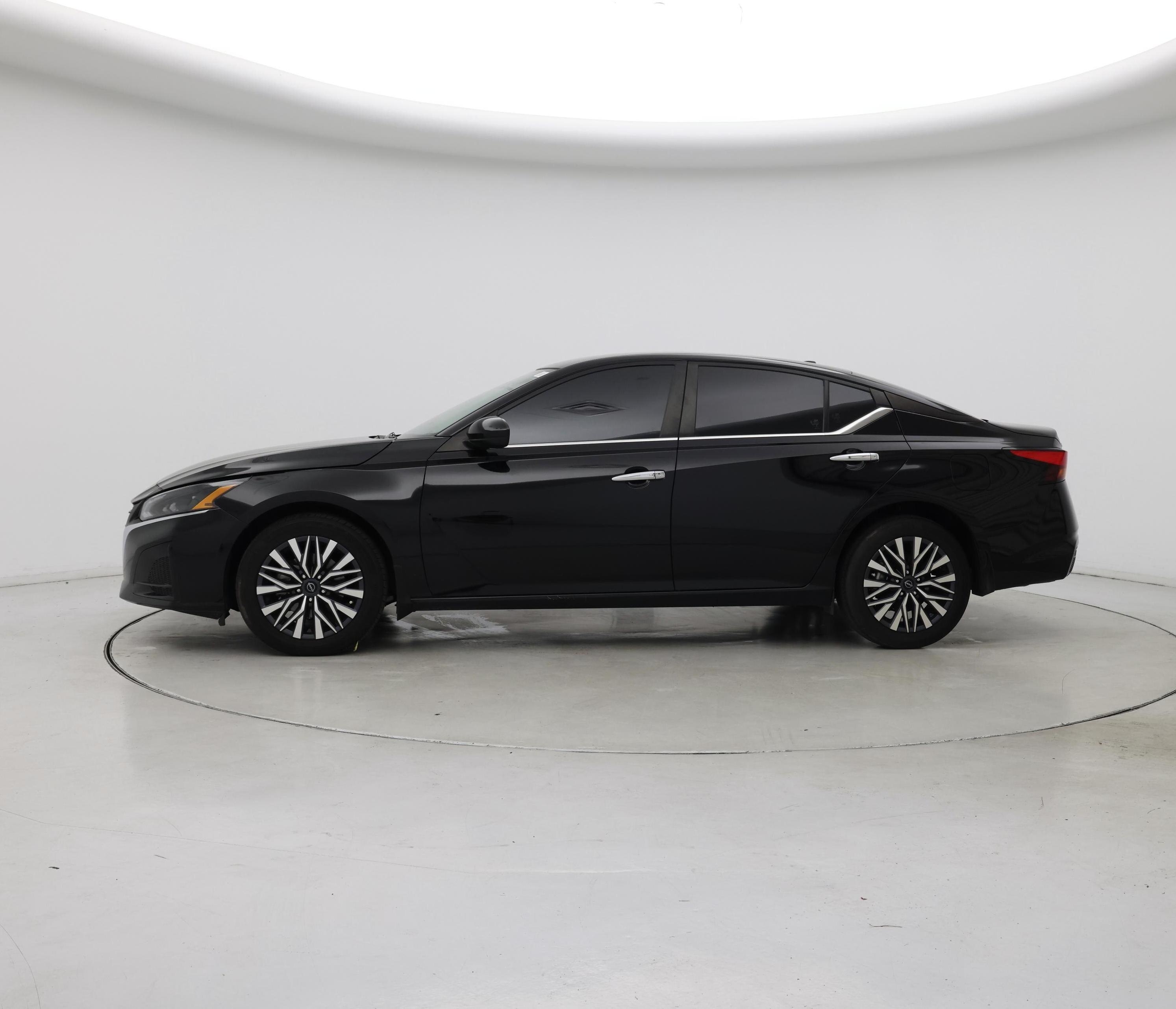 Thumbnail: 2023 Nissan Altima - 3