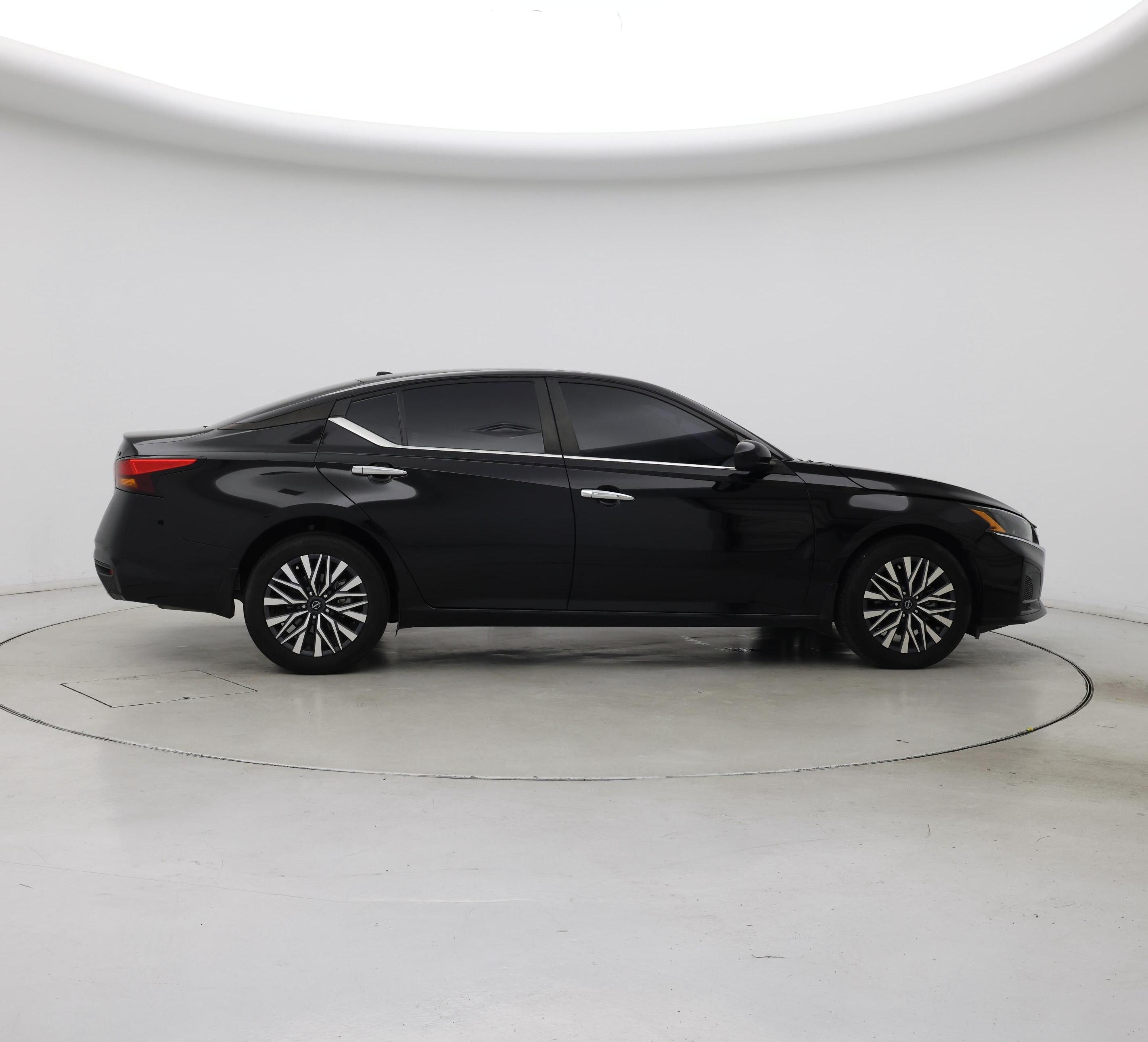 Thumbnail: 2023 Nissan Altima - 7