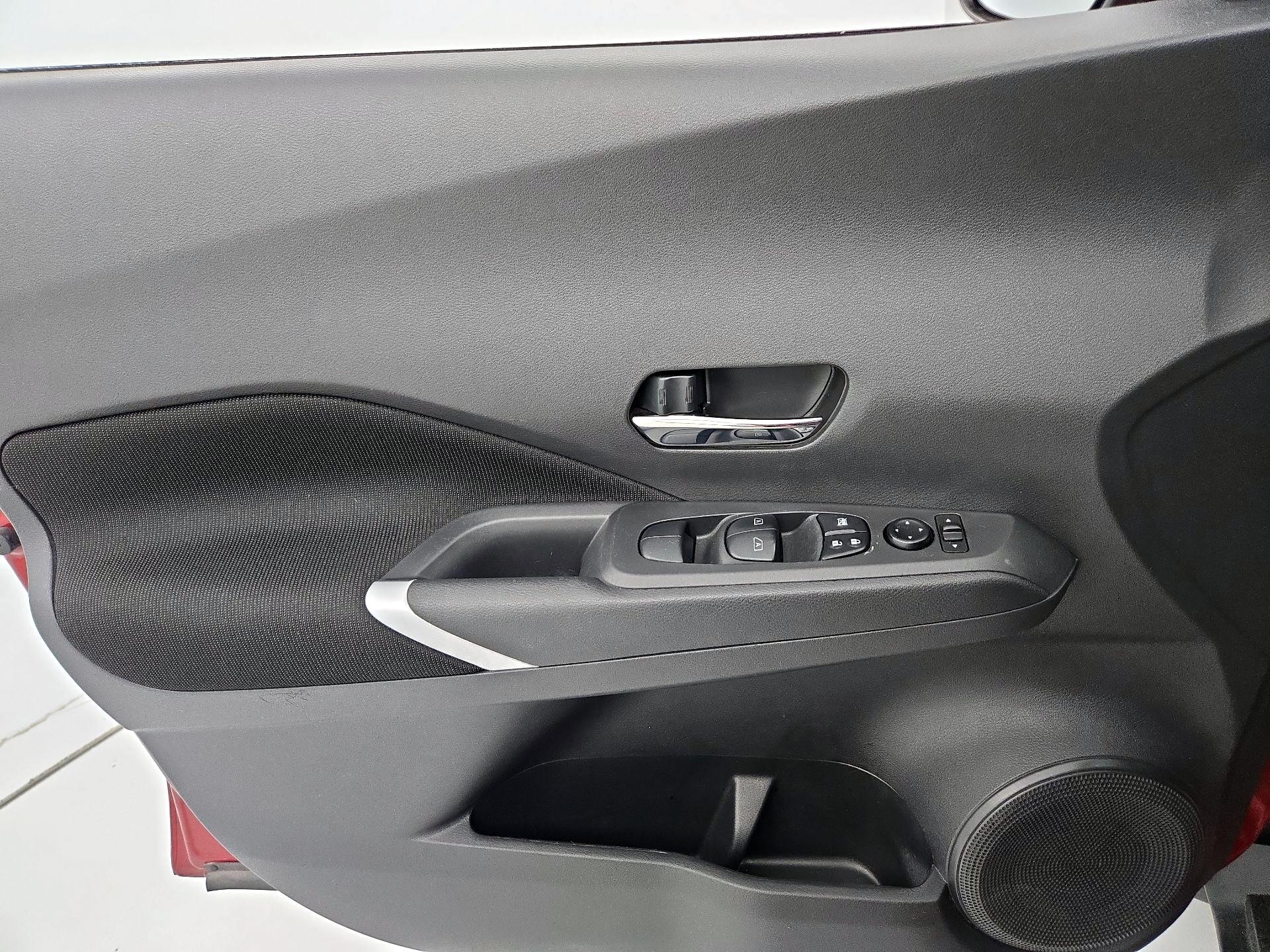 Thumbnail: 2021 Nissan Kicks - 12