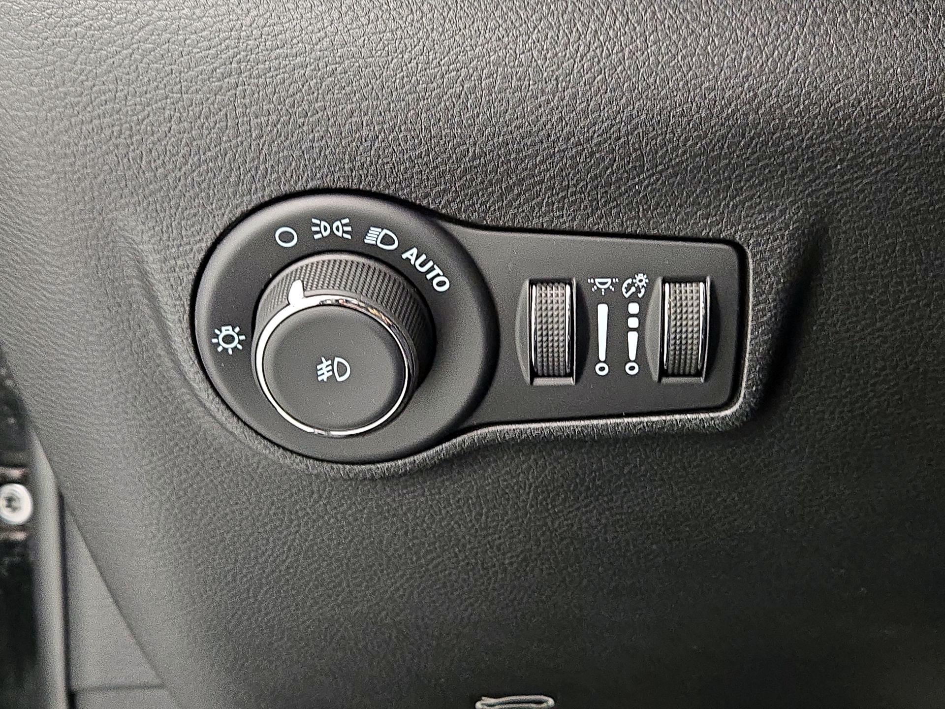 Thumbnail: 2022 Jeep Compass - 13