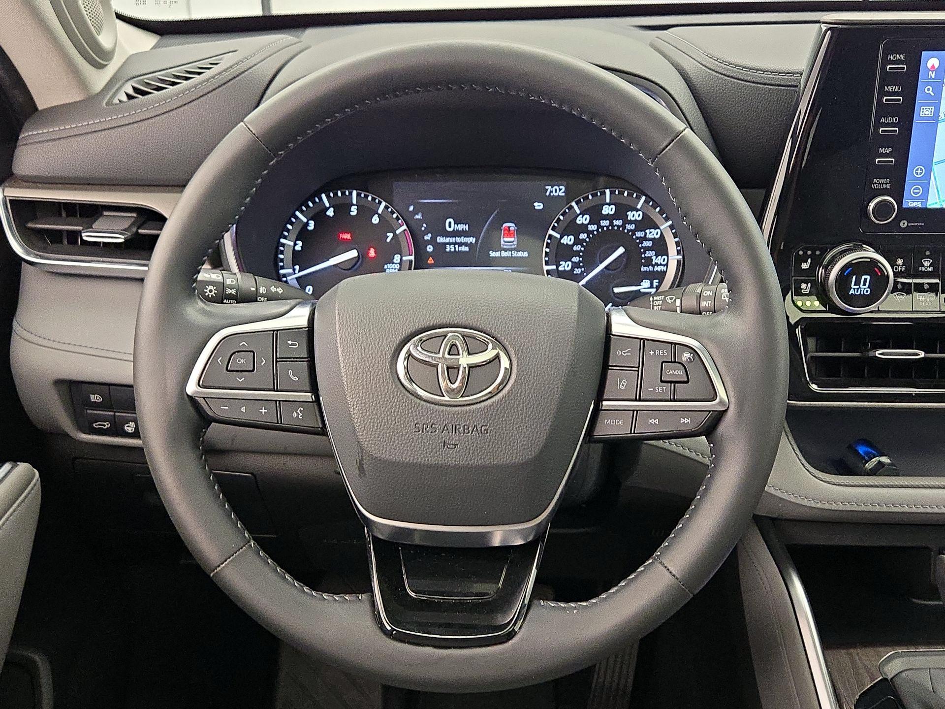 Thumbnail: 2020 Toyota Highlander - 10