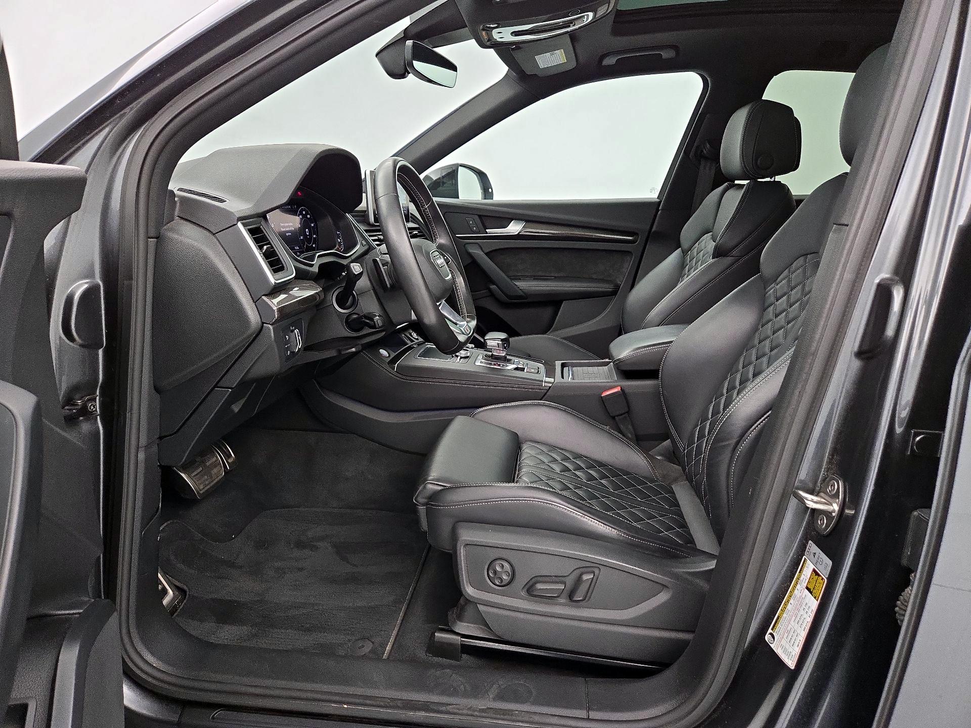 Thumbnail: 2020 Audi SQ5 - 11