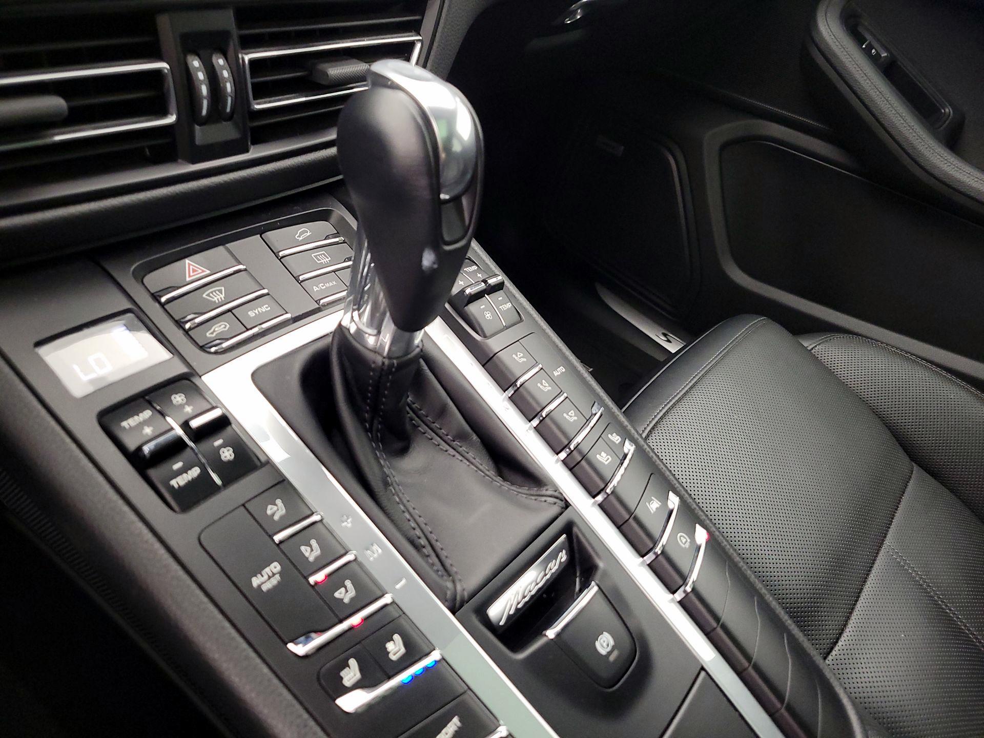 Thumbnail: 2020 Porsche Macan - 17