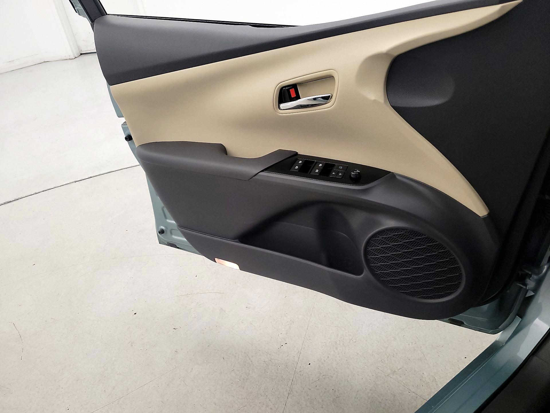 Thumbnail: 2017 Toyota Prius - 12