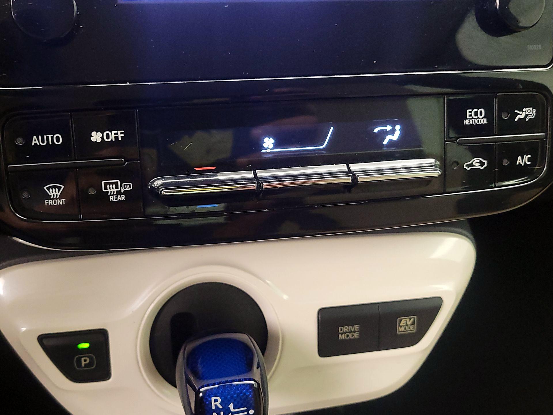 Thumbnail: 2017 Toyota Prius - 16