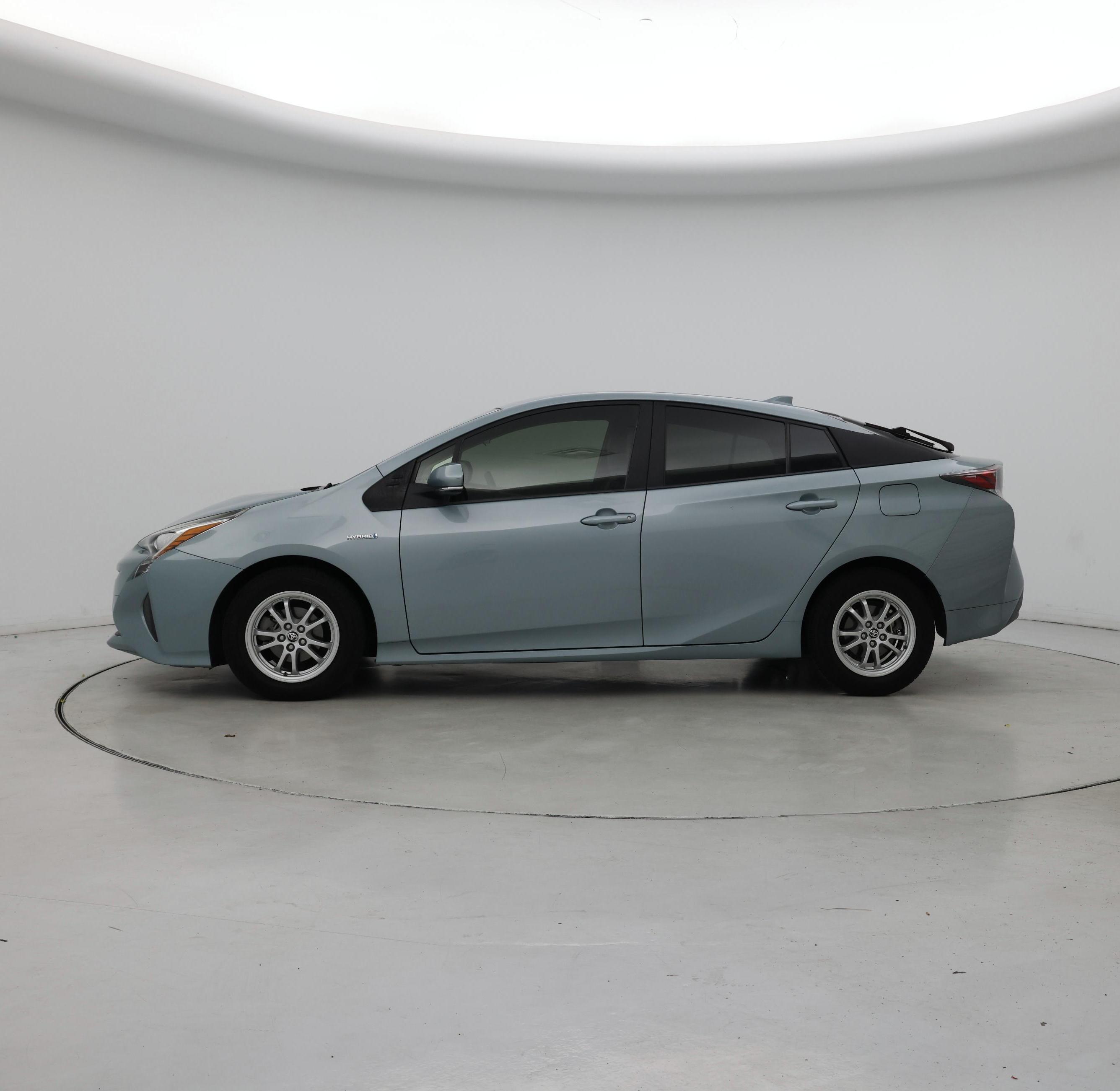 Thumbnail: 2017 Toyota Prius - 3