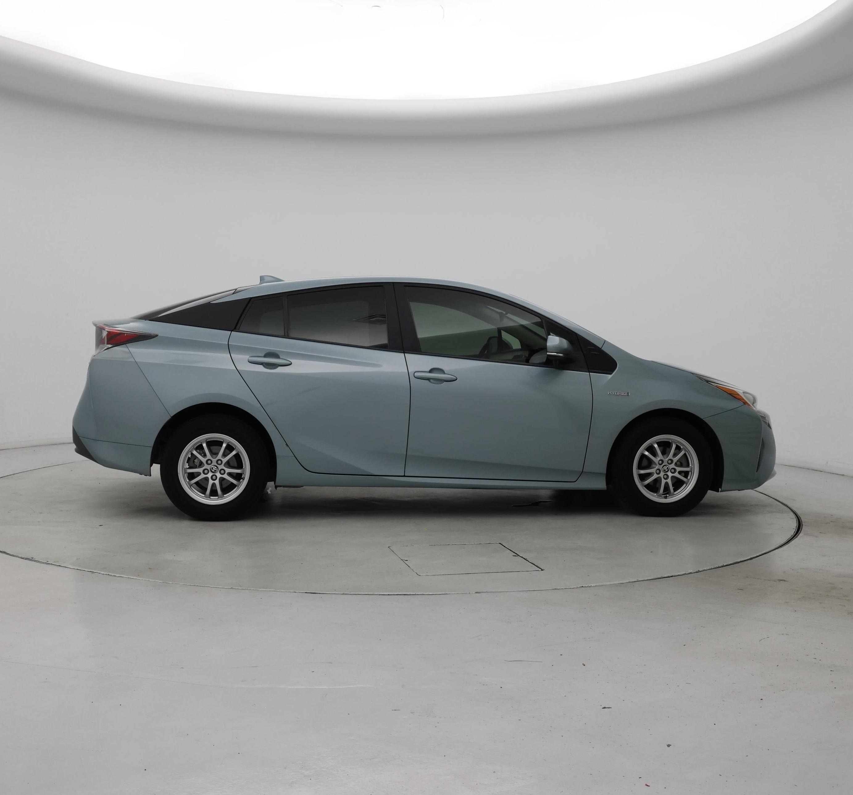 Thumbnail: 2017 Toyota Prius - 7