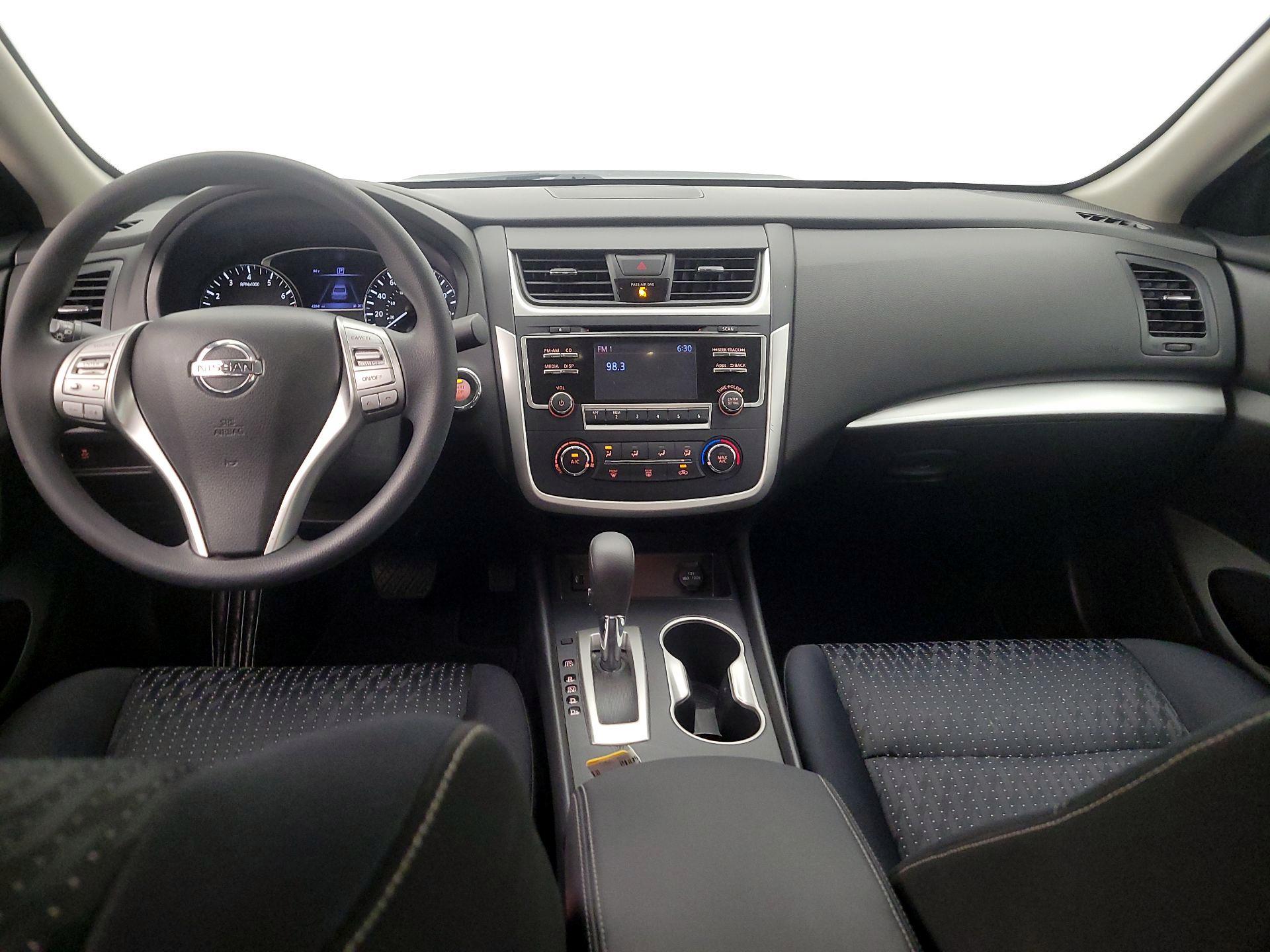 Thumbnail: 2016 Nissan Altima - 9