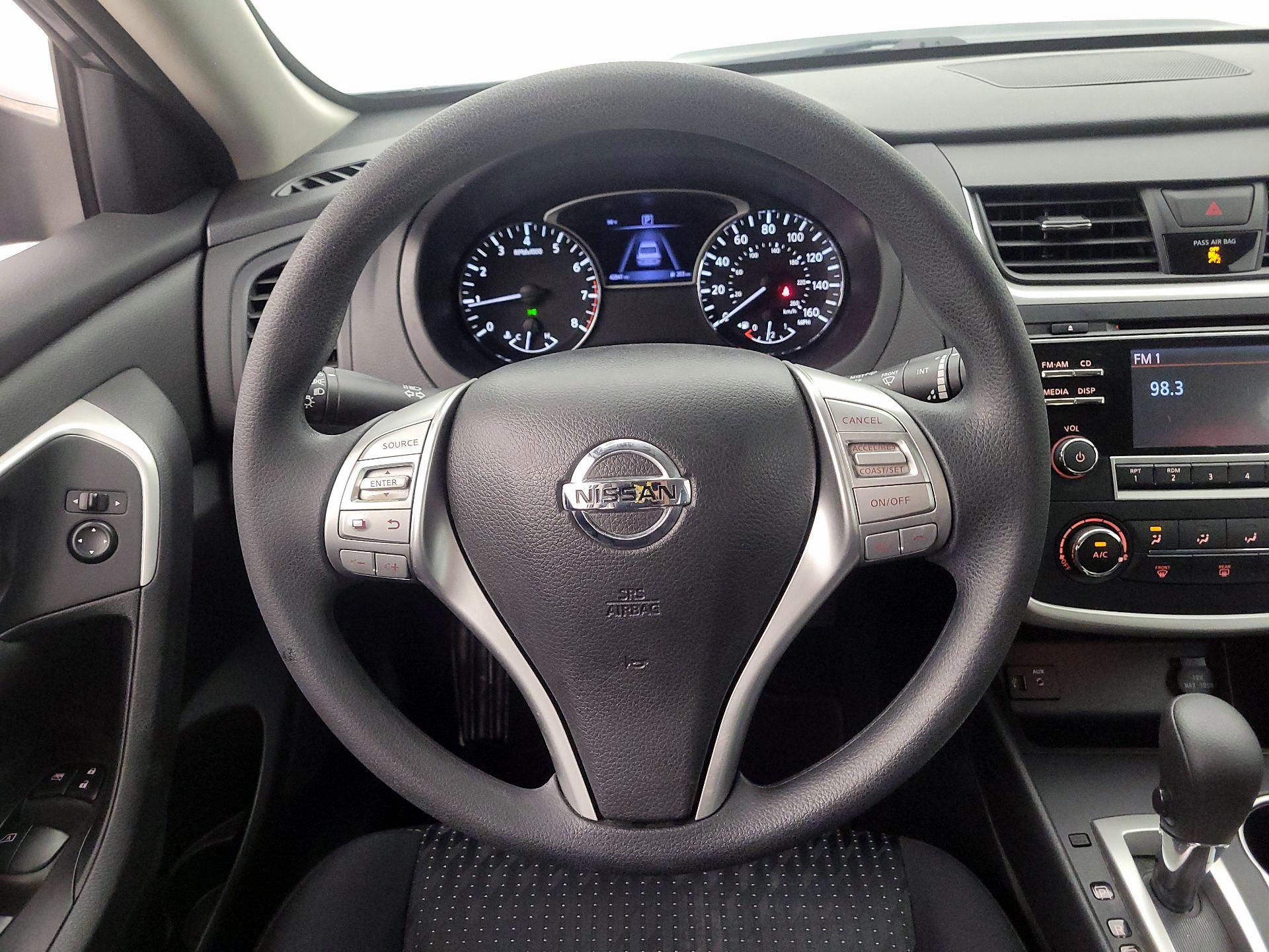 Thumbnail: 2016 Nissan Altima - 10