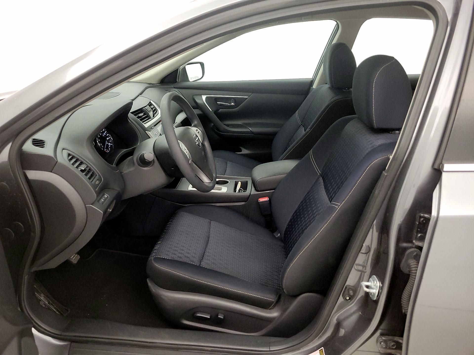 Thumbnail: 2016 Nissan Altima - 11