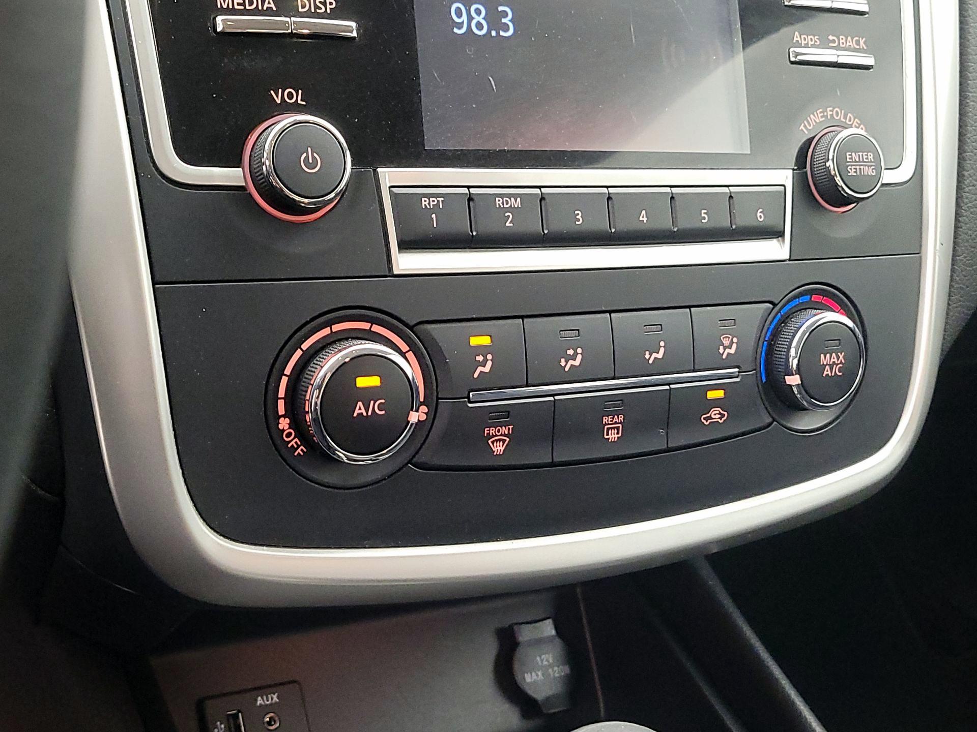 Thumbnail: 2016 Nissan Altima - 16