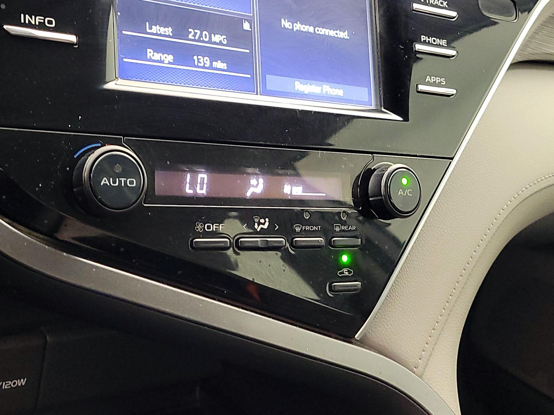 Thumbnail: 2018 Toyota Camry - 16