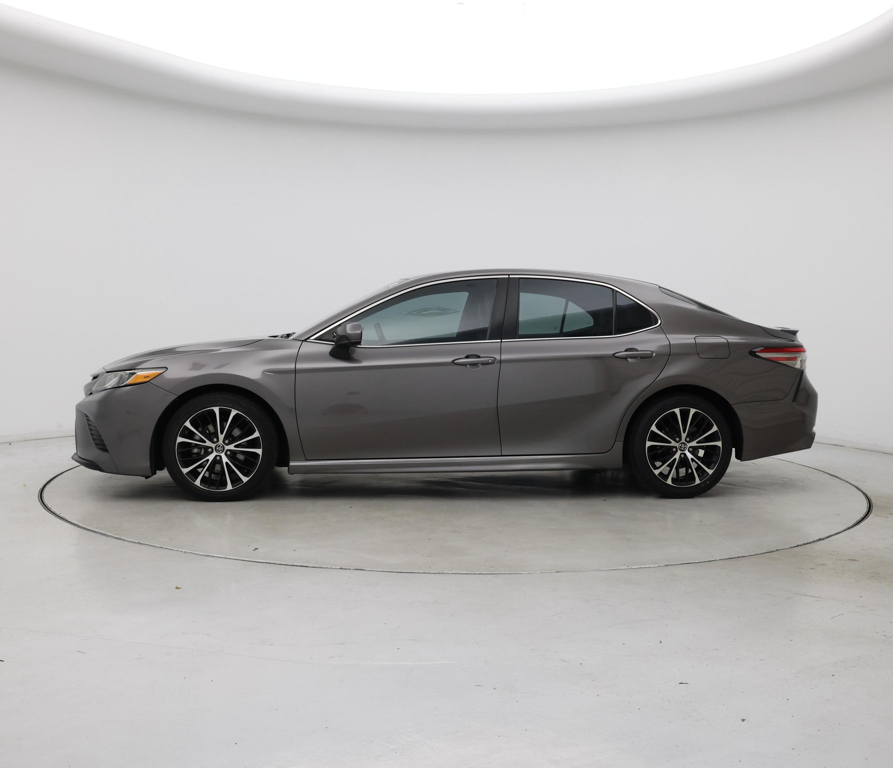 Thumbnail: 2018 Toyota Camry - 3