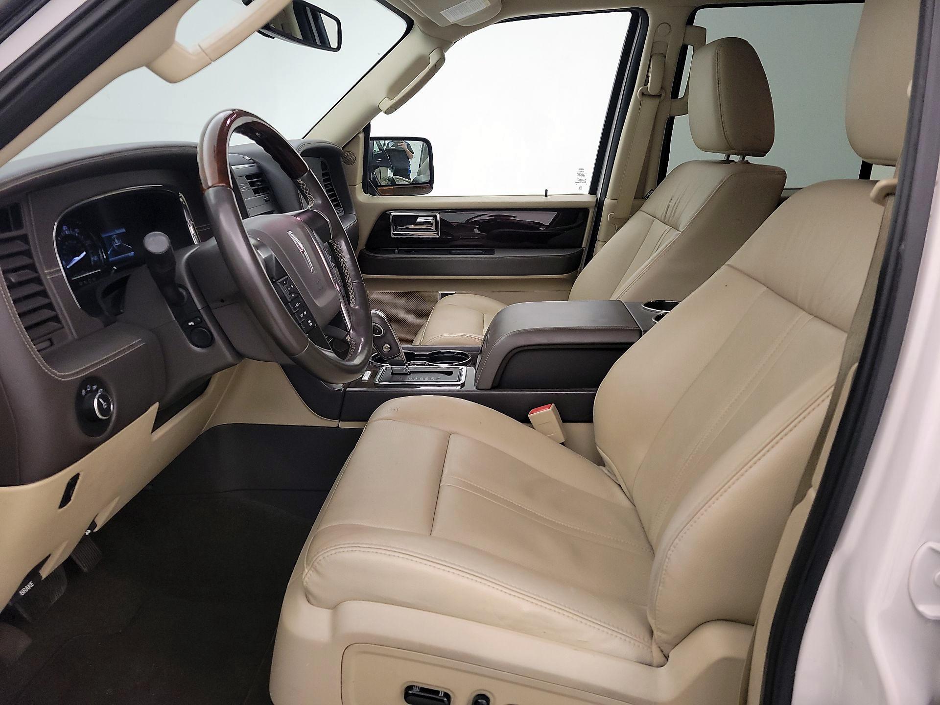 Thumbnail: 2016 Lincoln Navigator - 11