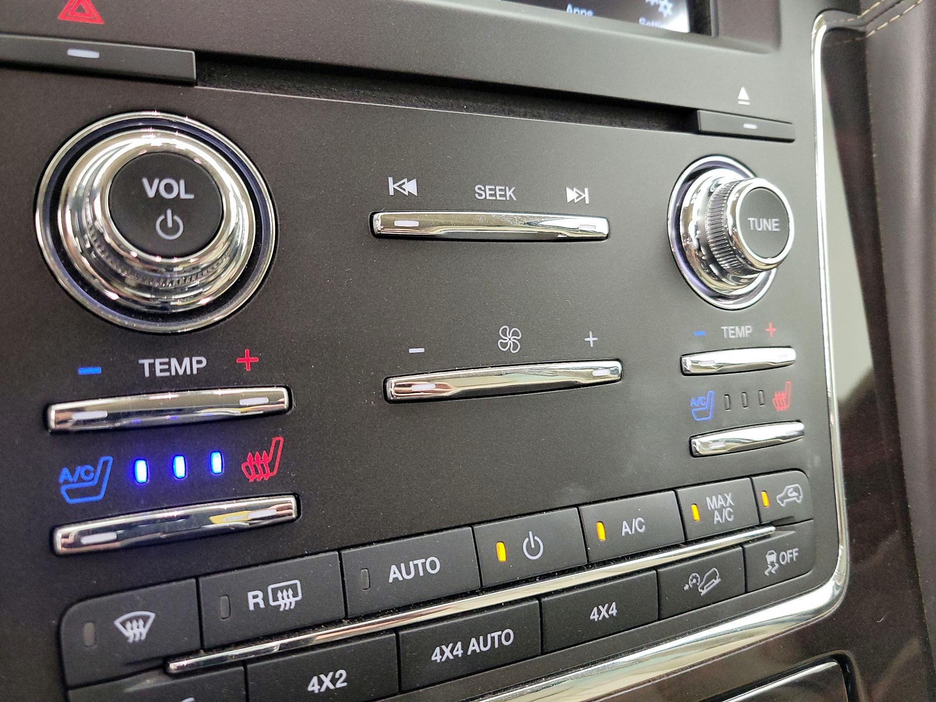 Thumbnail: 2016 Lincoln Navigator - 16
