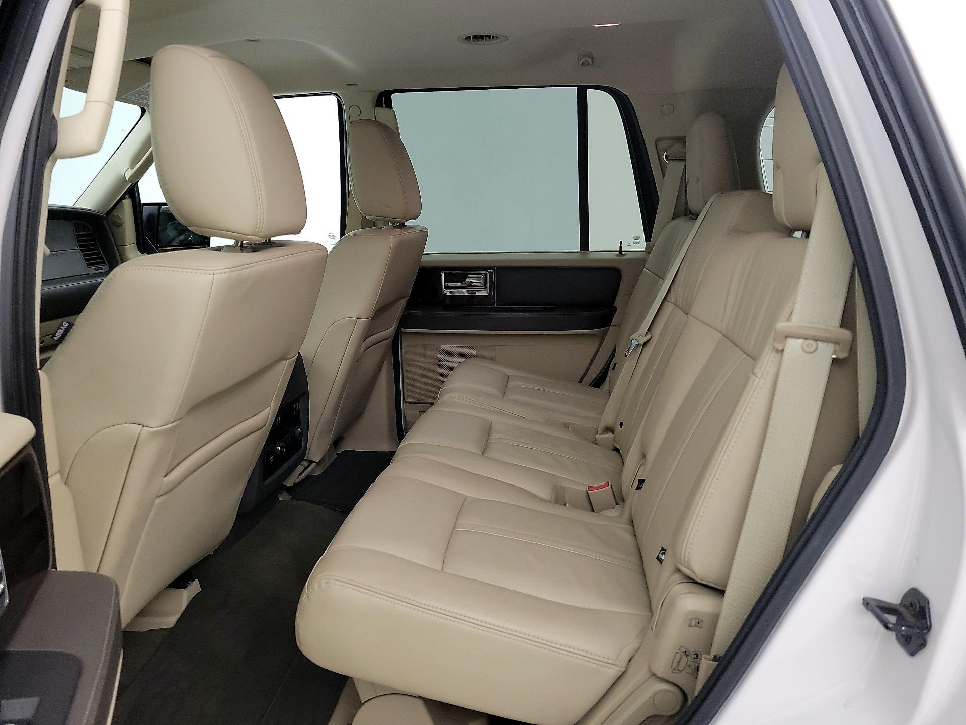 Thumbnail: 2016 Lincoln Navigator - 19