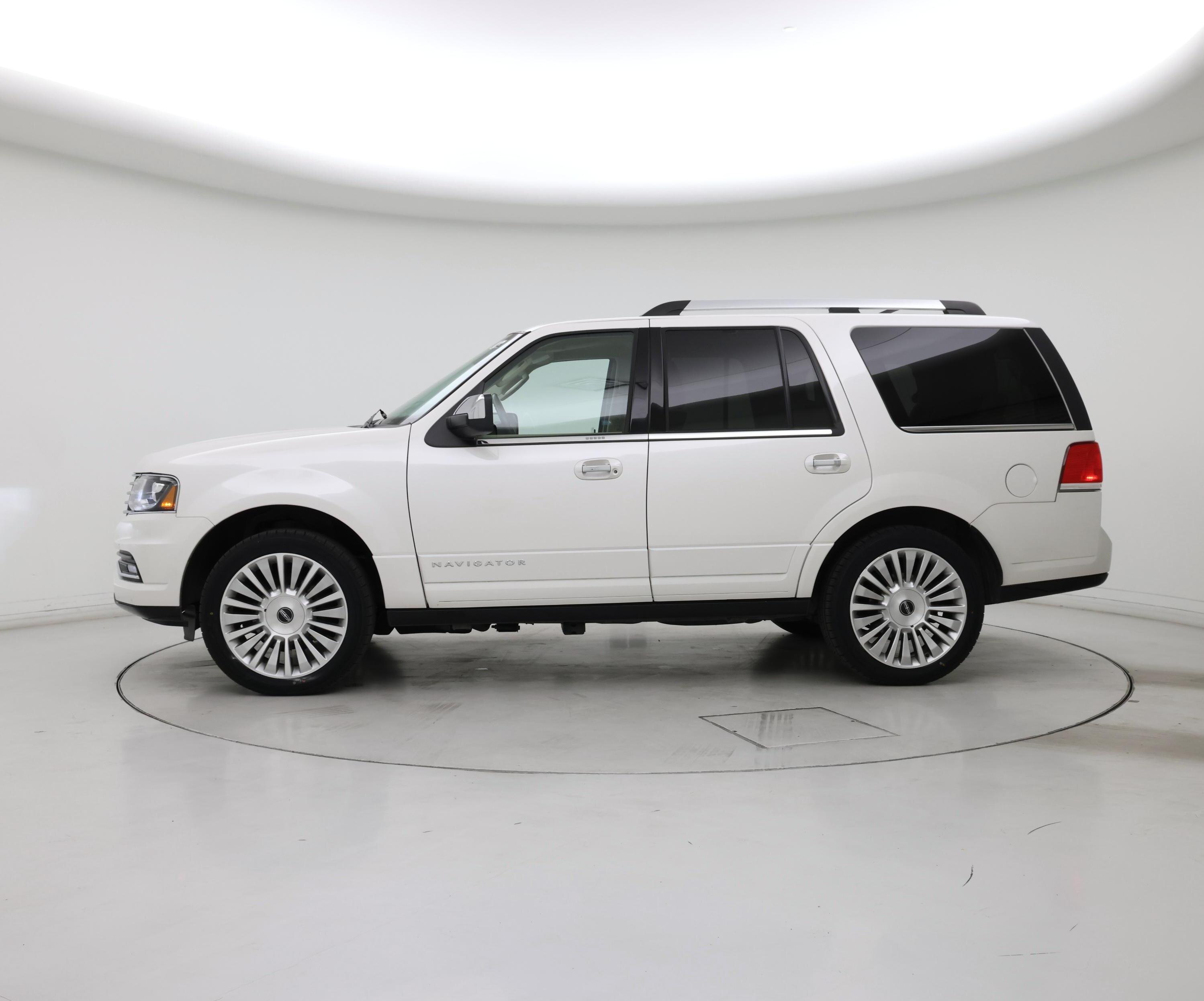 Thumbnail: 2016 Lincoln Navigator - 3