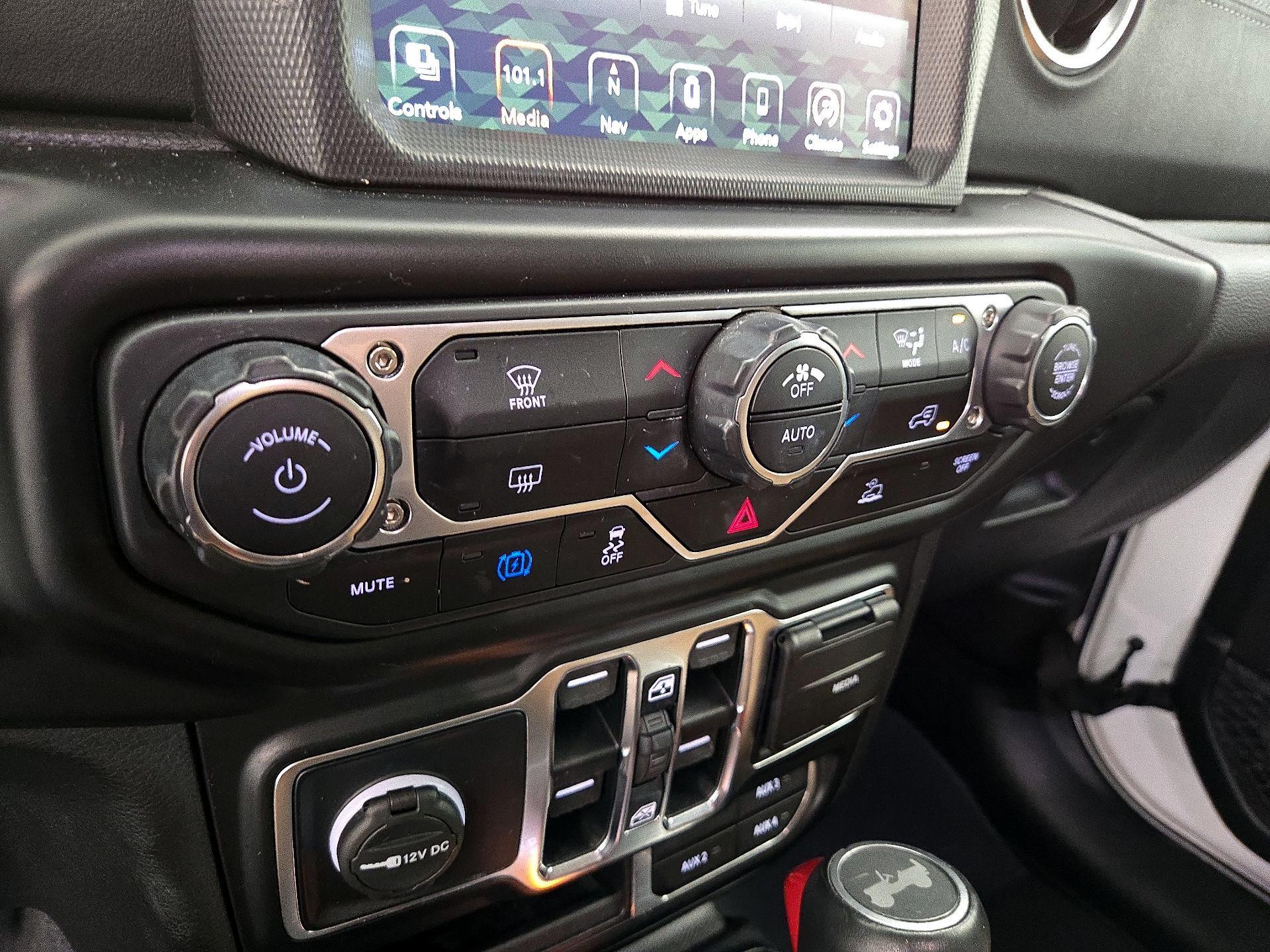 Thumbnail: 2022 Jeep Wrangler - 17