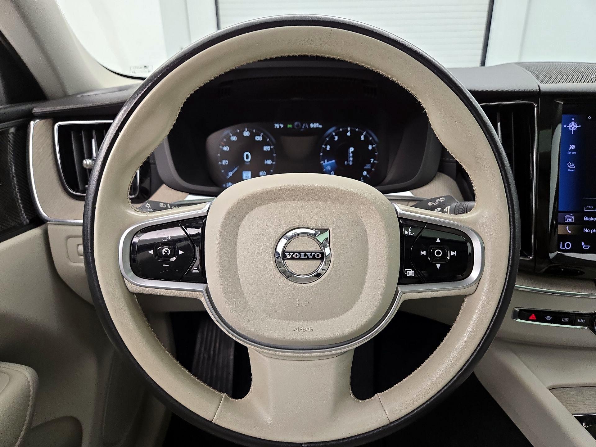 Thumbnail: 2021 Volvo XC60 - 10