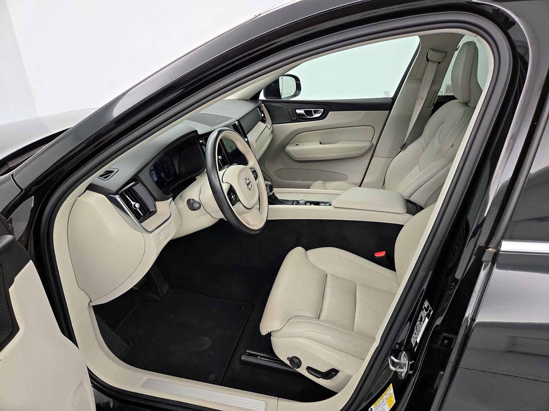 Thumbnail: 2021 Volvo XC60 - 11