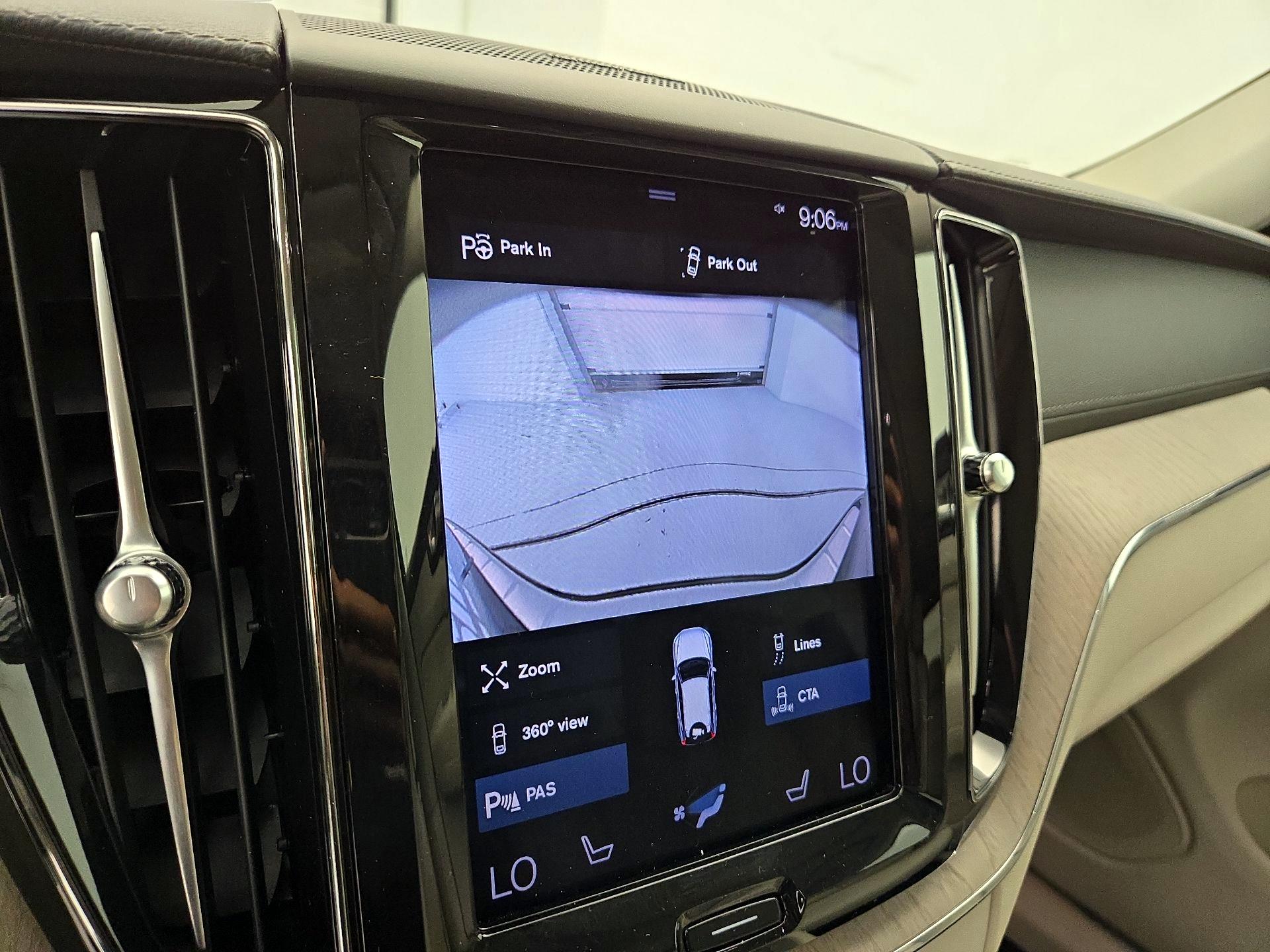 Thumbnail: 2021 Volvo XC60 - 15