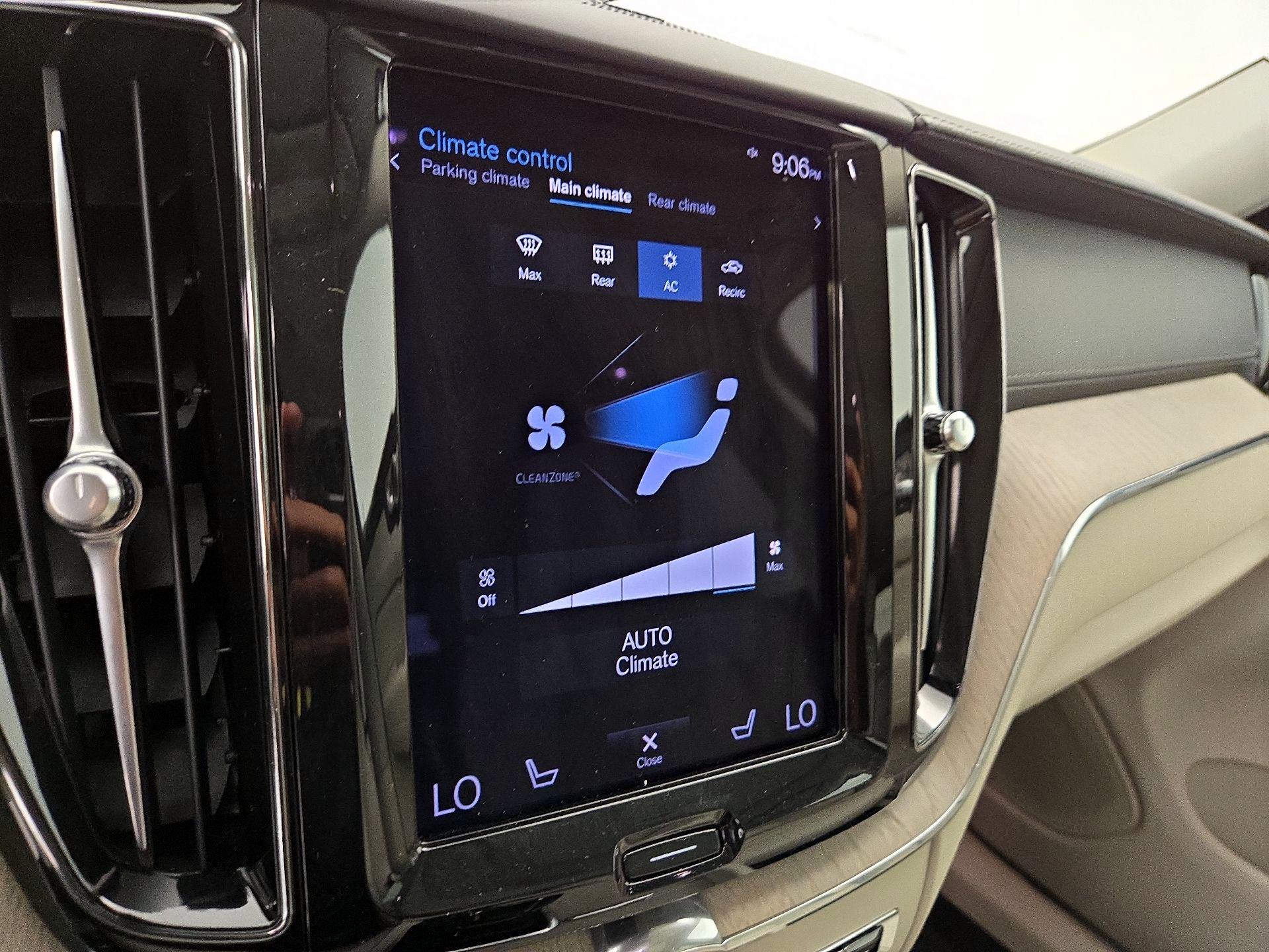 Thumbnail: 2021 Volvo XC60 - 17