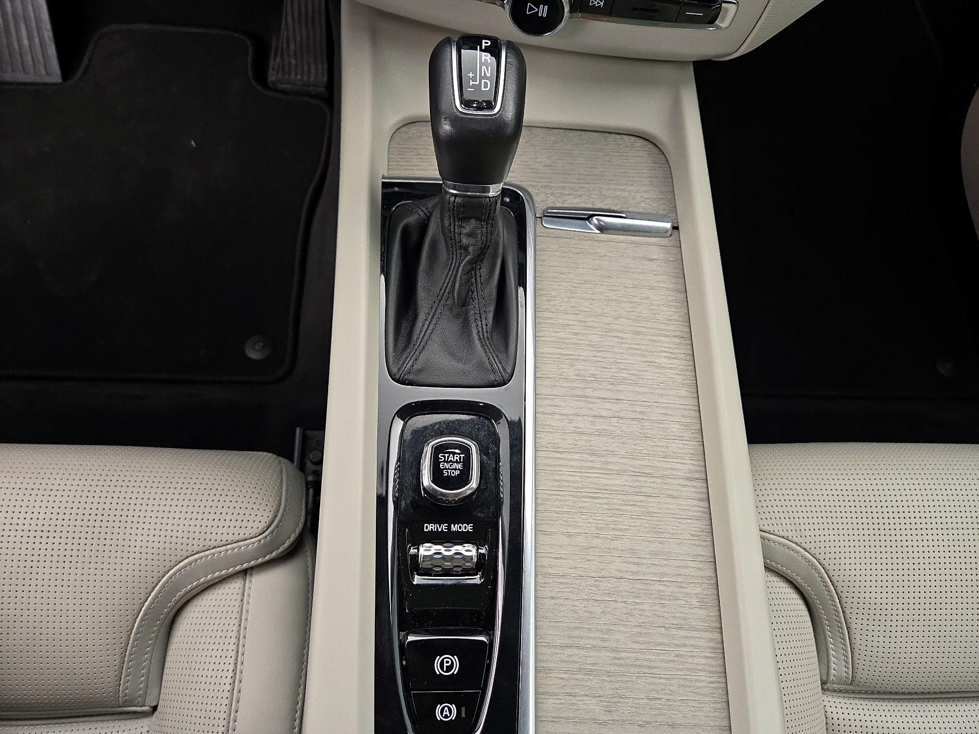 Thumbnail: 2021 Volvo XC60 - 18